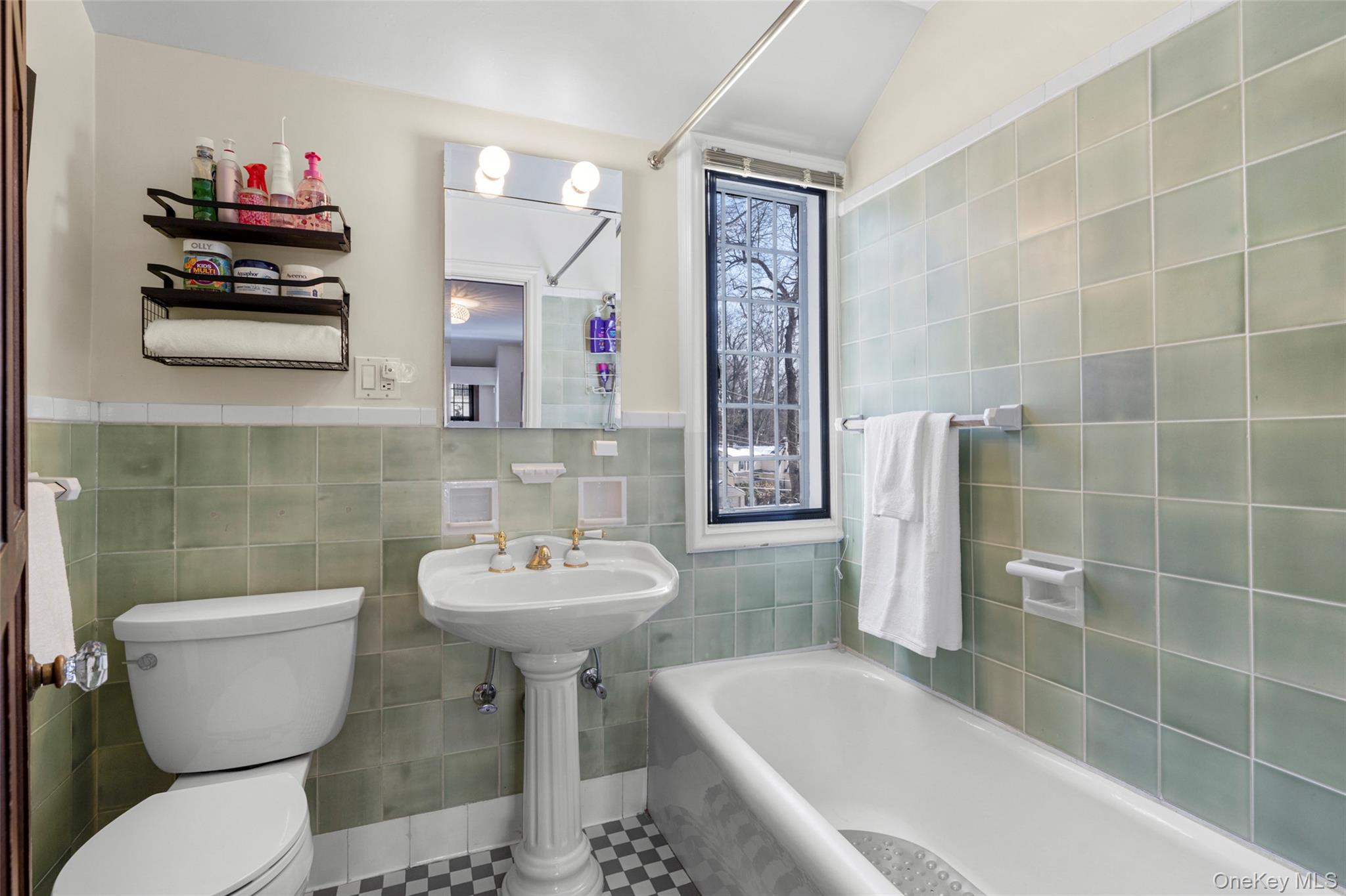 103 Aviemore Drive, New Rochelle, NY 10804