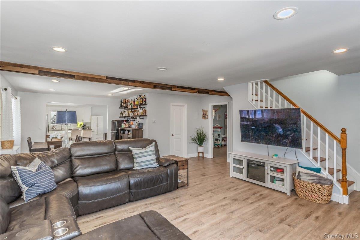 815 S 4th Street, Lindenhurst, NY 11757