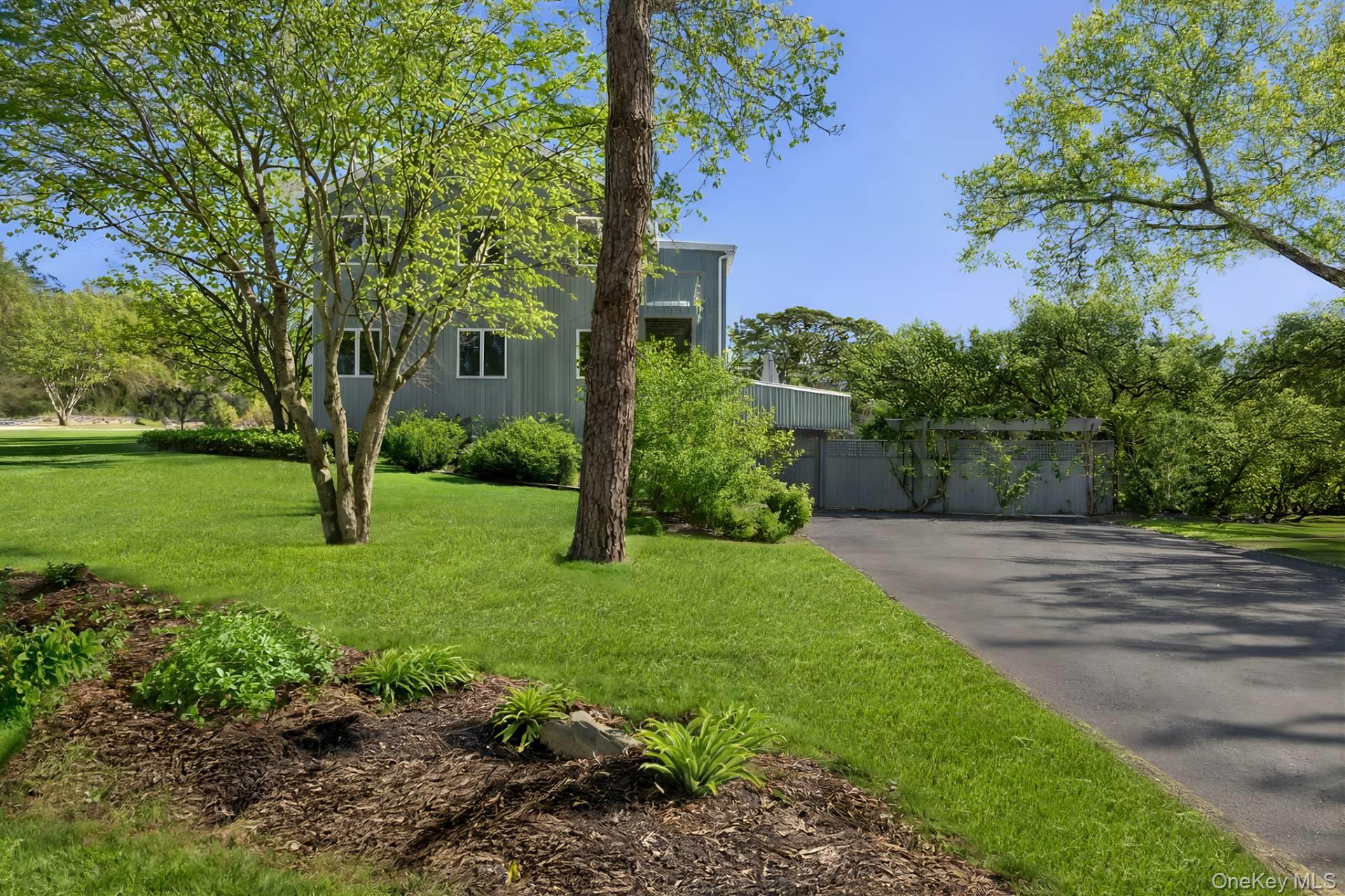 12 McGregor Drive, Southampton, NY 11968