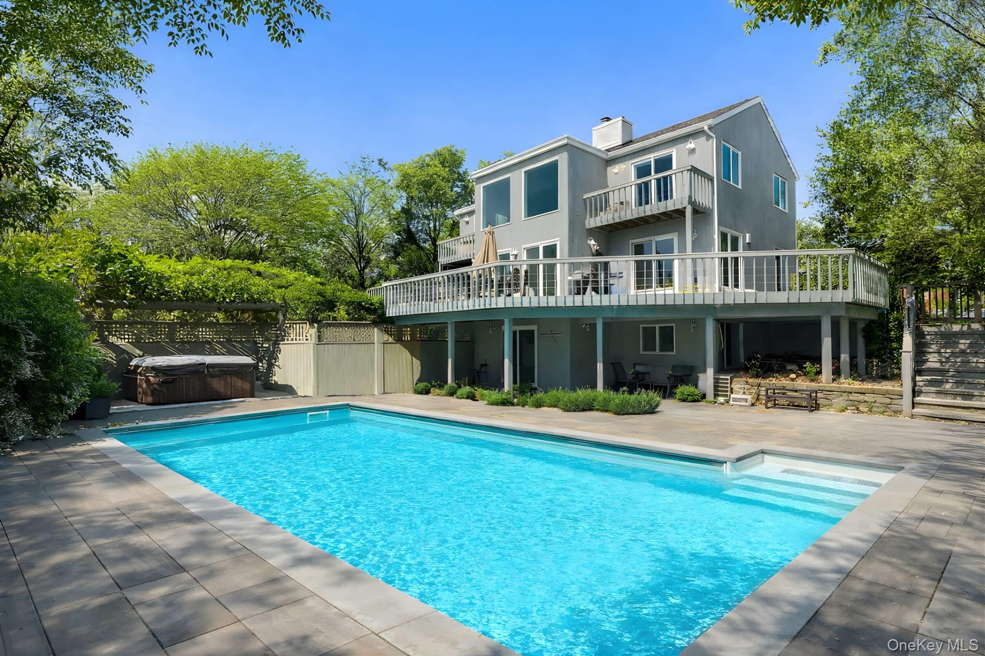 12 McGregor Drive, Southampton, NY 11968