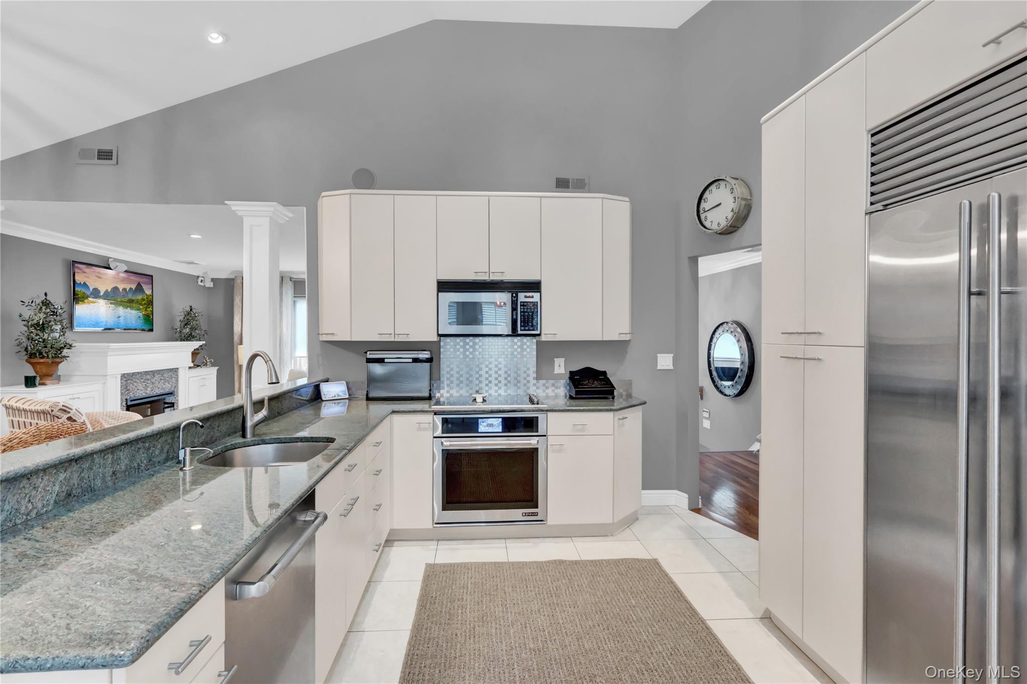 512 Links Drive E, Oceanside, NY 11572