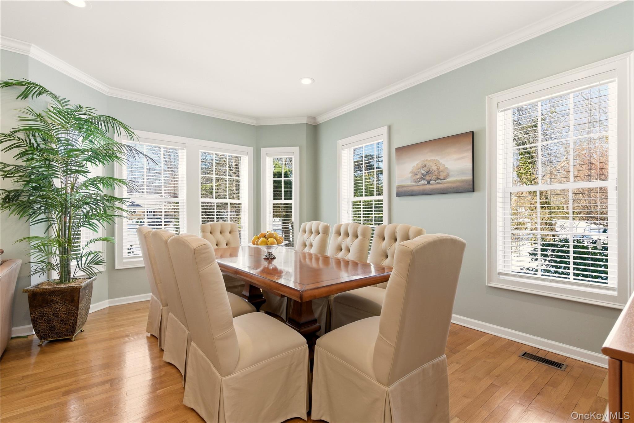 6 Empire Court, Dix Hills, NY 11746