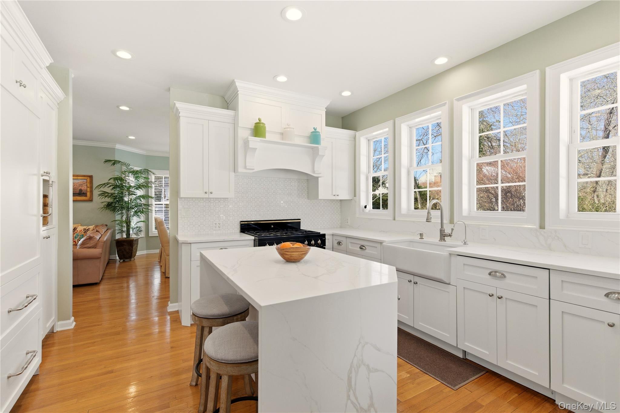 6 Empire Court, Dix Hills, NY 11746