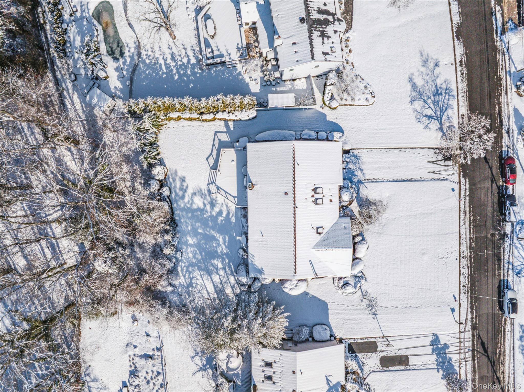 61 Hofstra Drive, Plainview, NY 11803