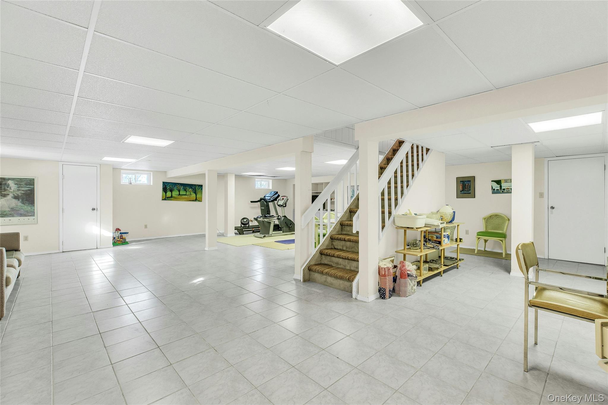 61 Hofstra Drive, Plainview, NY 11803