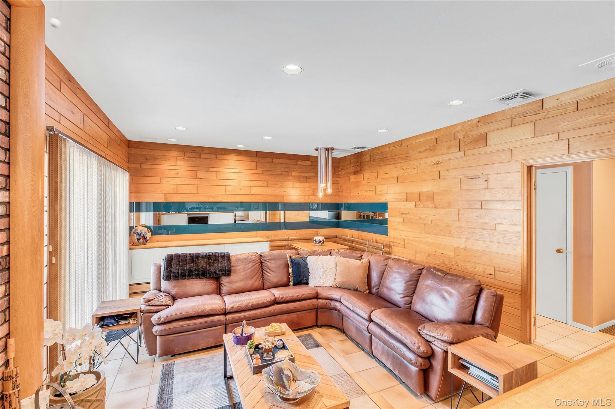 61 Hofstra Drive, Plainview, NY 11803