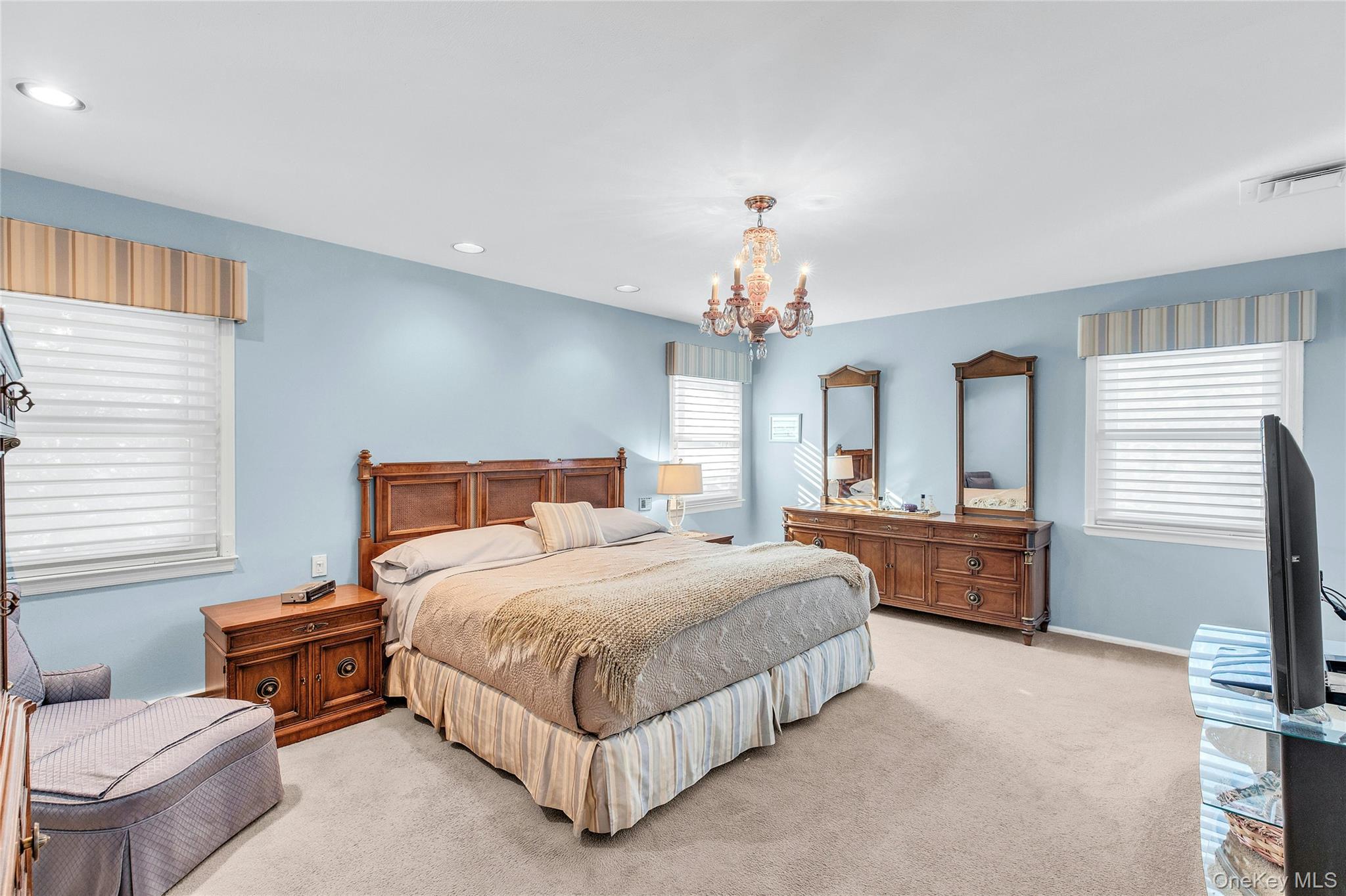 61 Hofstra Drive, Plainview, NY 11803