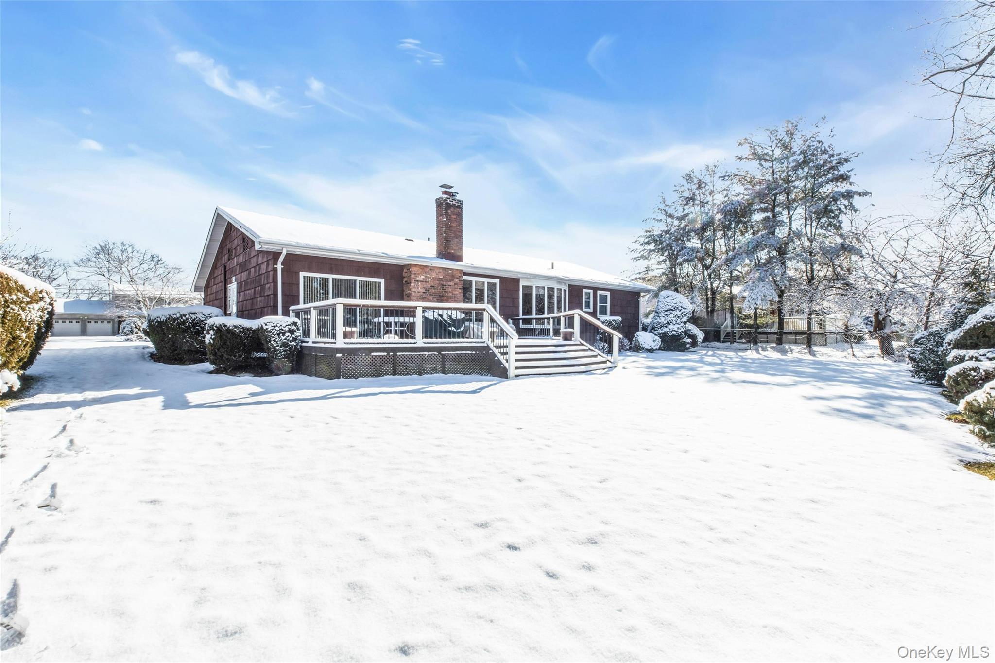 61 Hofstra Drive, Plainview, NY 11803