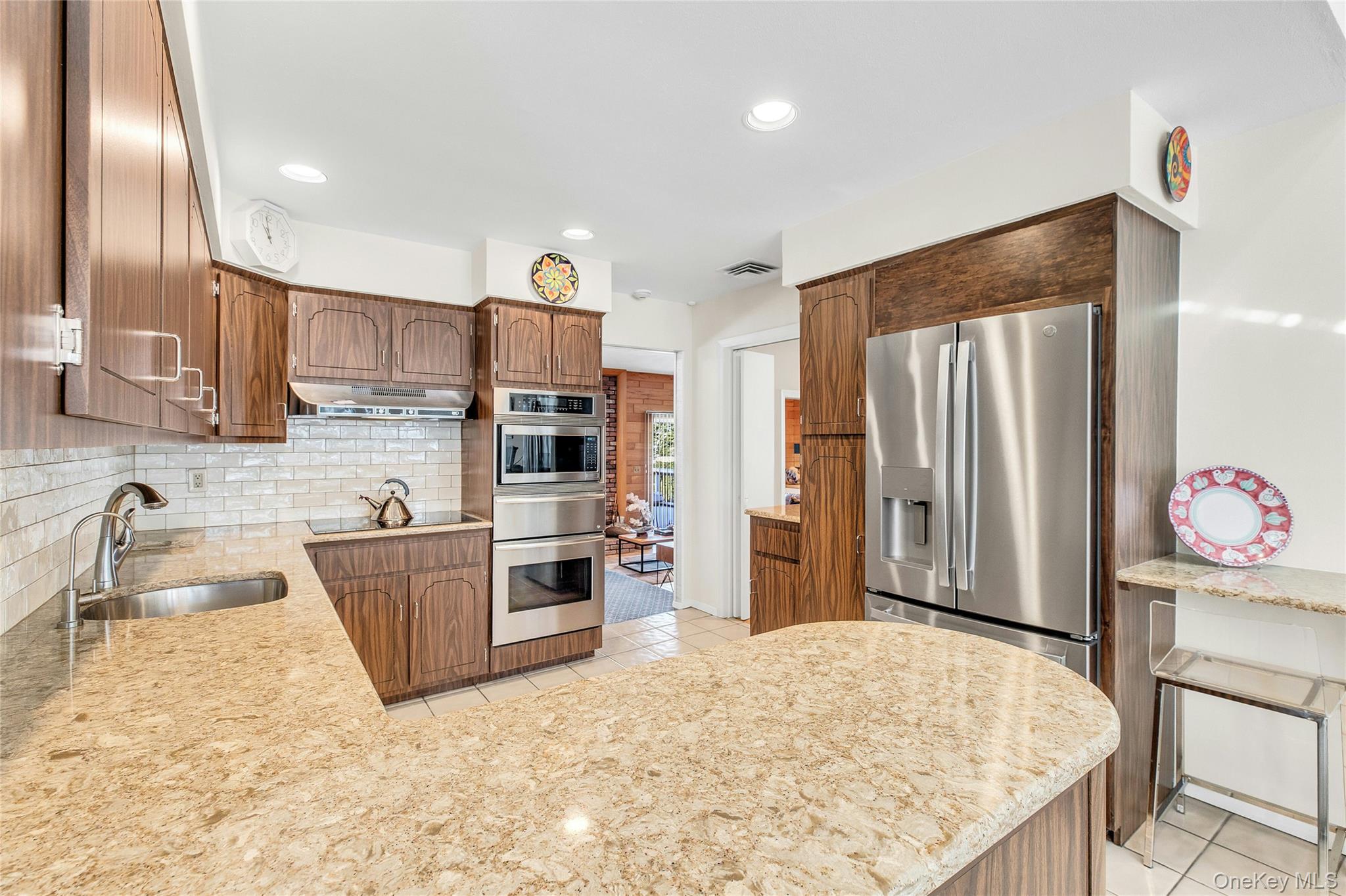 61 Hofstra Drive, Plainview, NY 11803