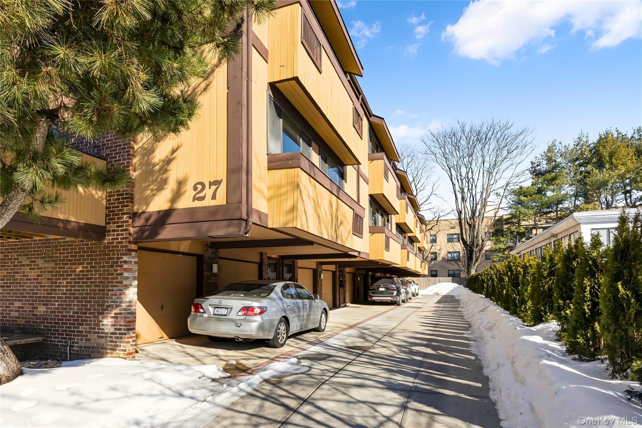 27 Bond Street # B, Great Neck, NY 11021