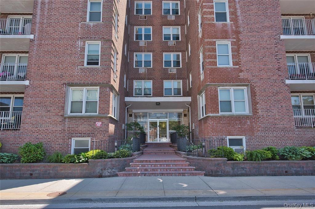 210 E Broadway # 5A, Long Beach, NY 11561