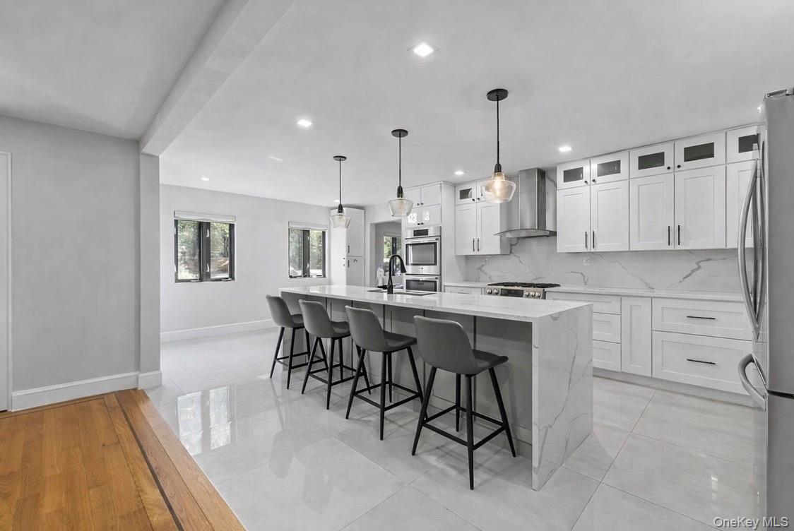 11 Brook Lane, Great Neck, NY 11023