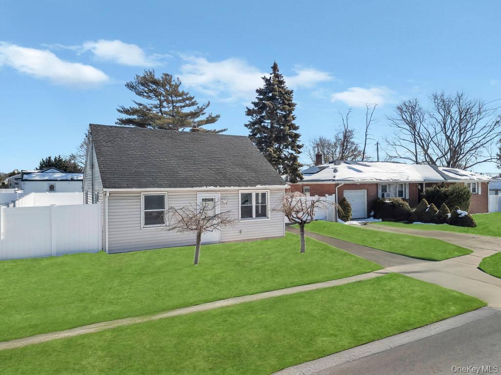 1333 5th Avenue, Bay Shore, NY 11706