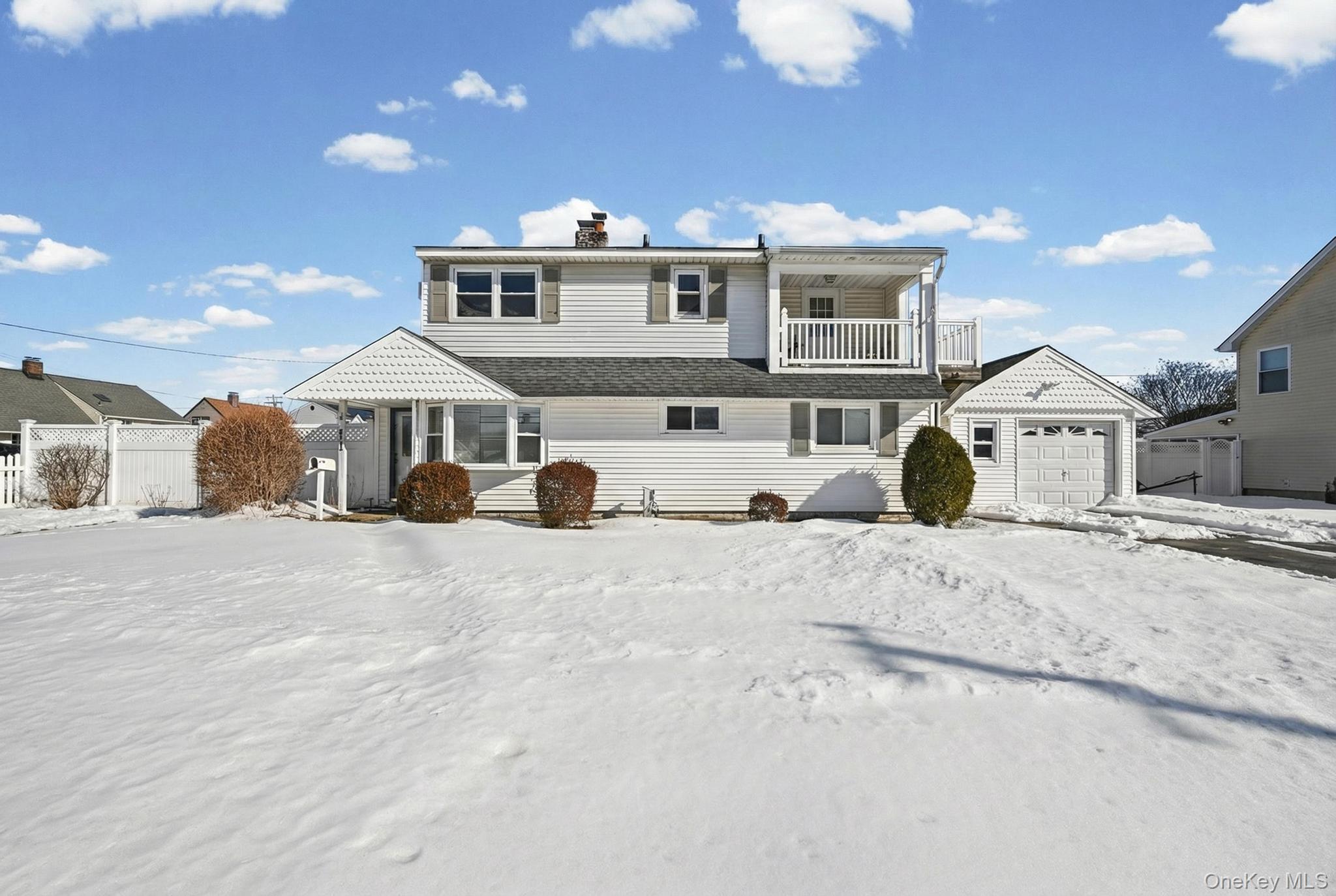 190 Meridian Road, Levittown, NY 11756