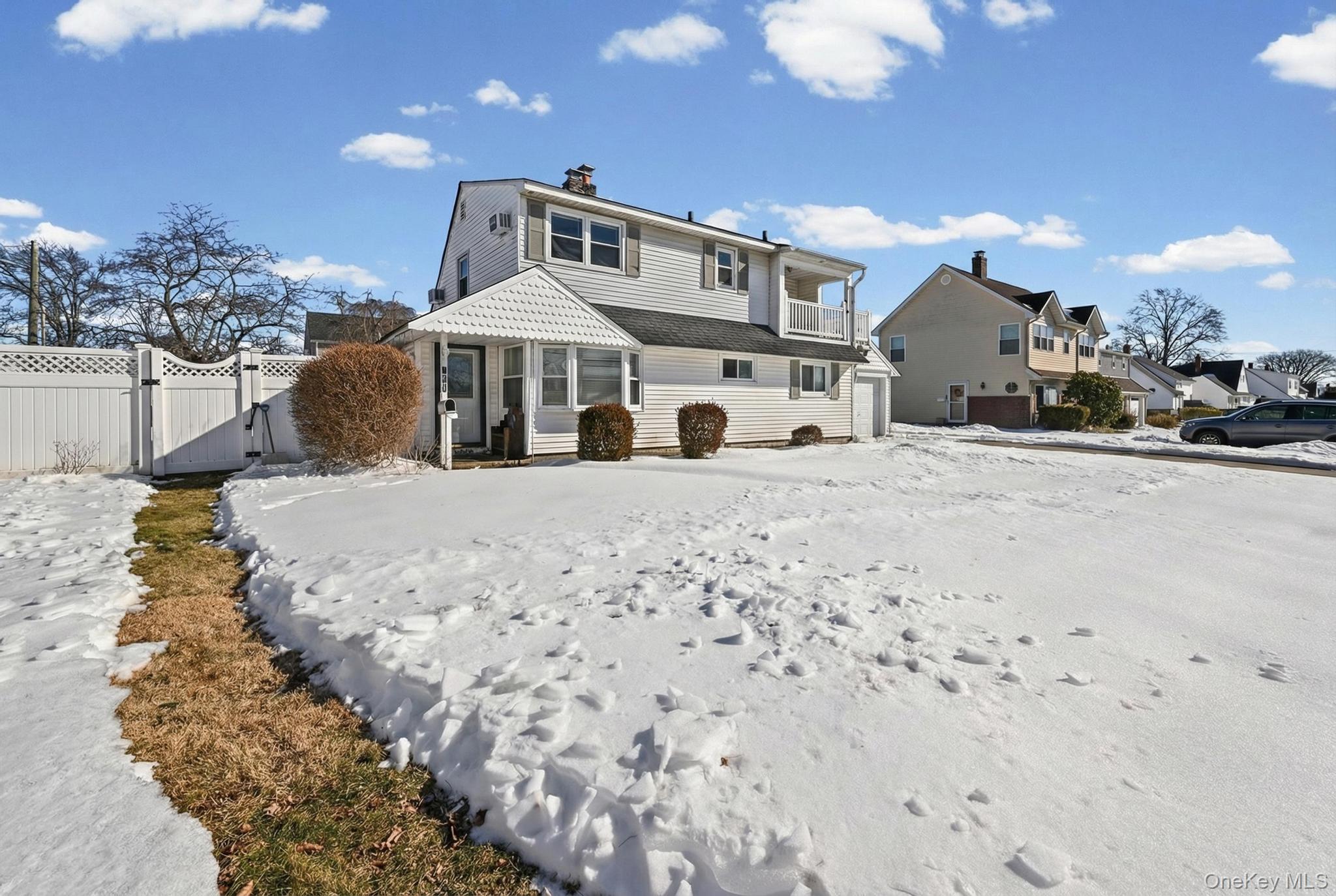 190 Meridian Road, Levittown, NY 11756