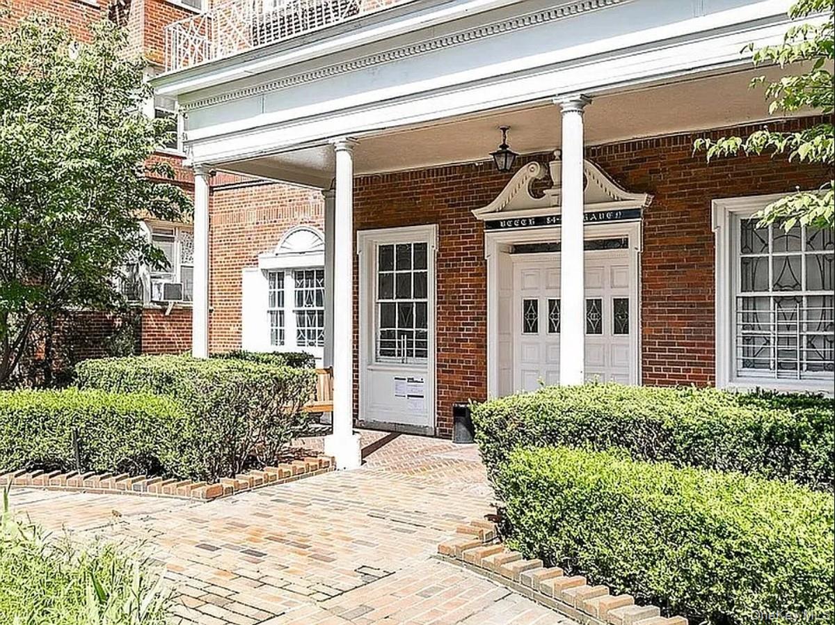 84-49 168th St # 2k, Jamaica Estates, NY 11432