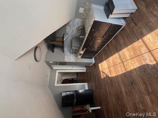 11 MANCHESTER RD, Poughkeepsie, NY 12602