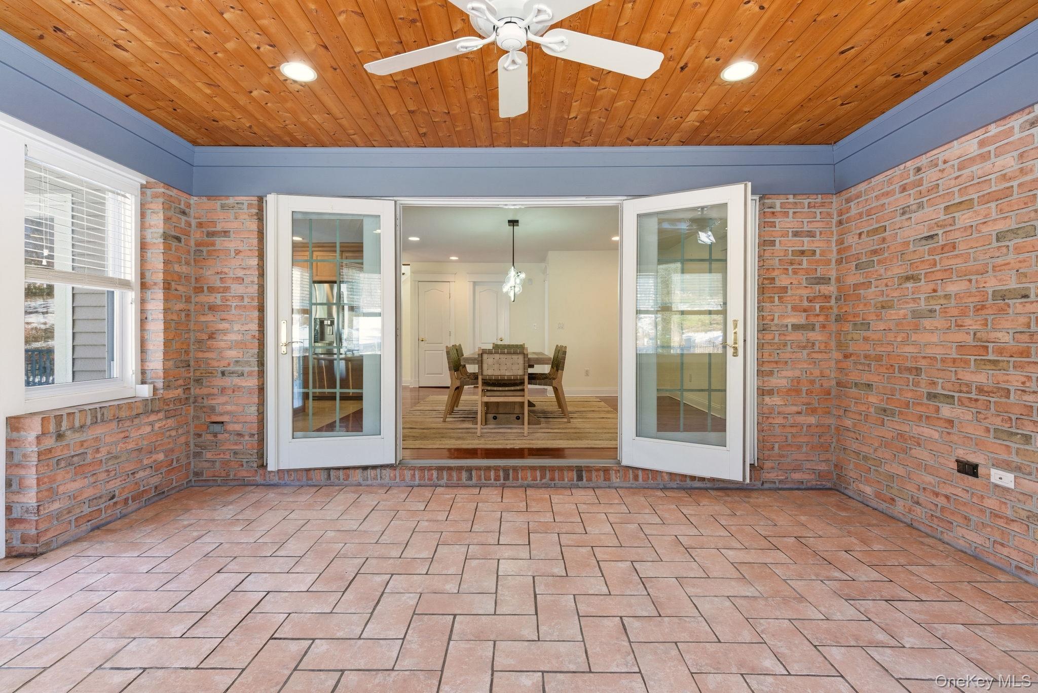 9 Mariners Court, Centerport, NY 11721