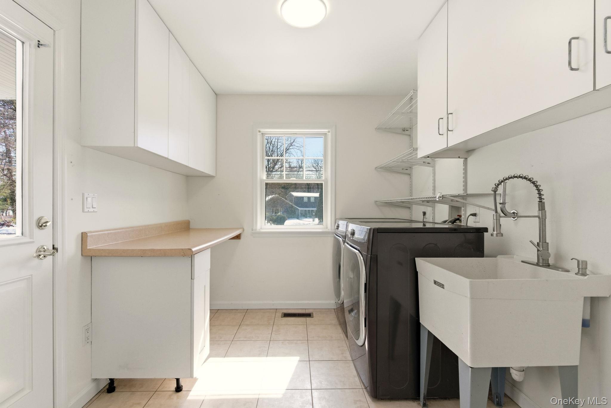 9 Mariners Court, Centerport, NY 11721