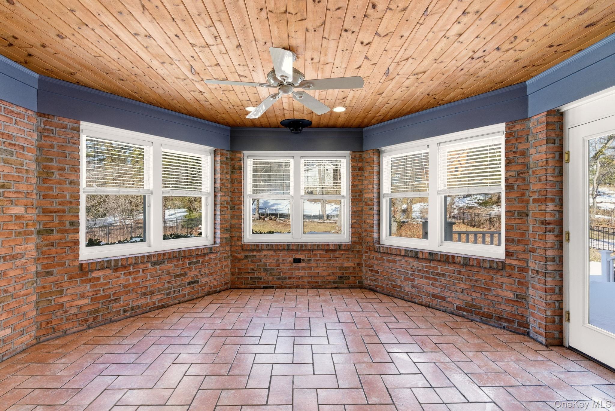 9 Mariners Court, Centerport, NY 11721