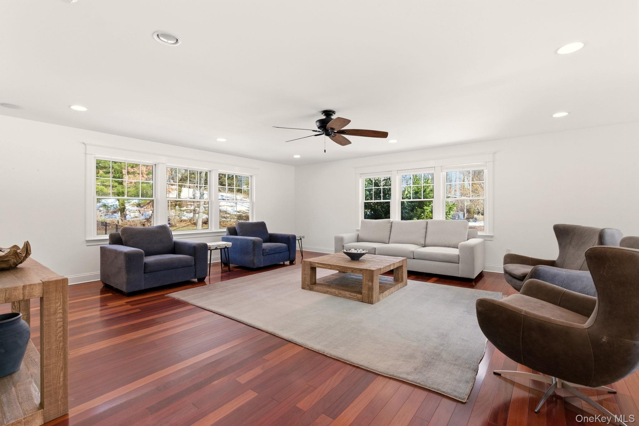 9 Mariners Court, Centerport, NY 11721