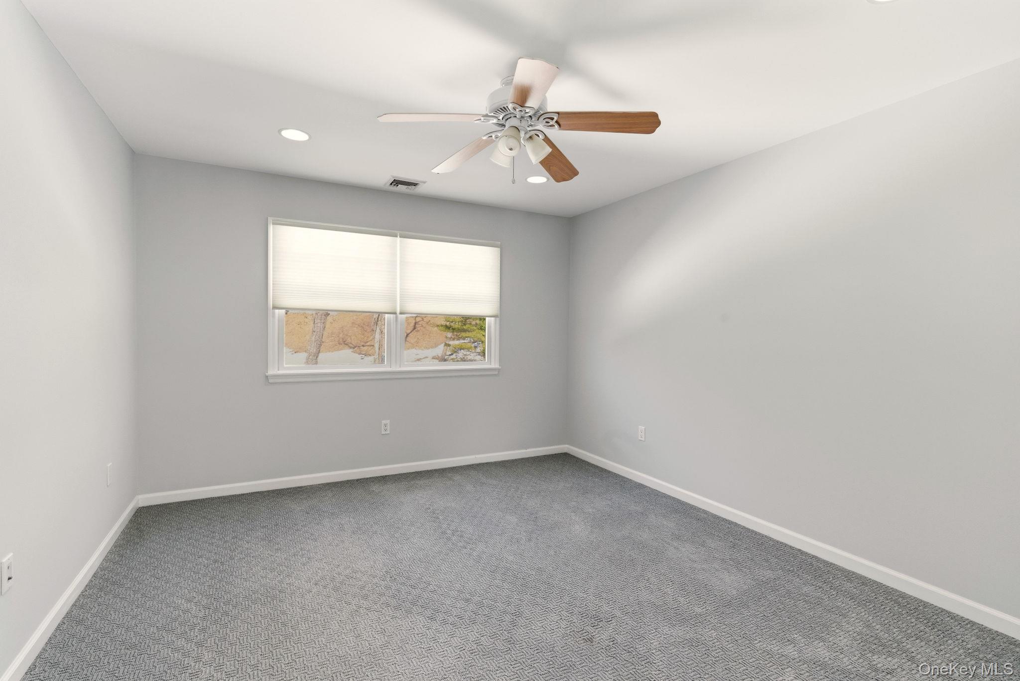 9 Mariners Court, Centerport, NY 11721