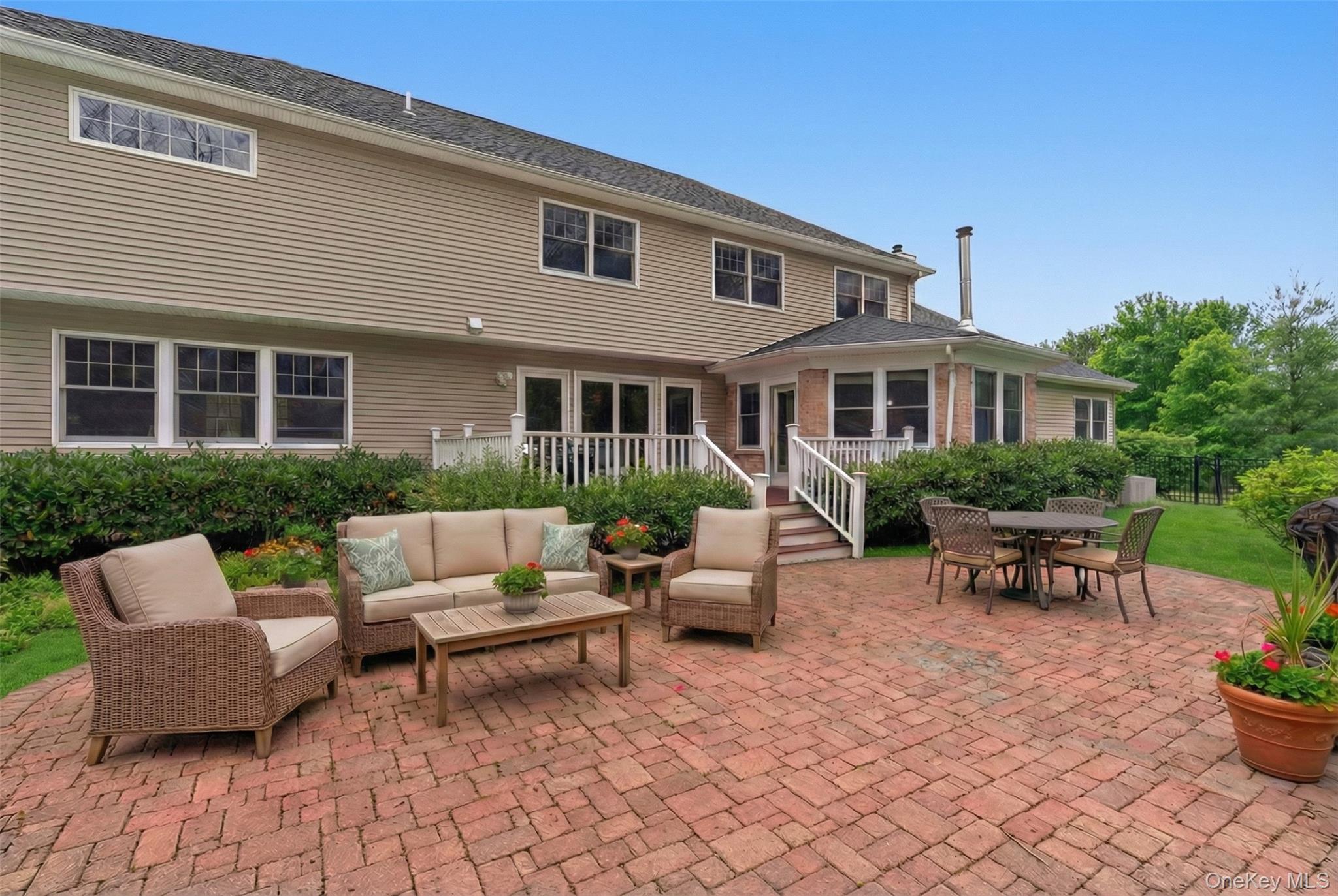 9 Mariners Court, Centerport, NY 11721