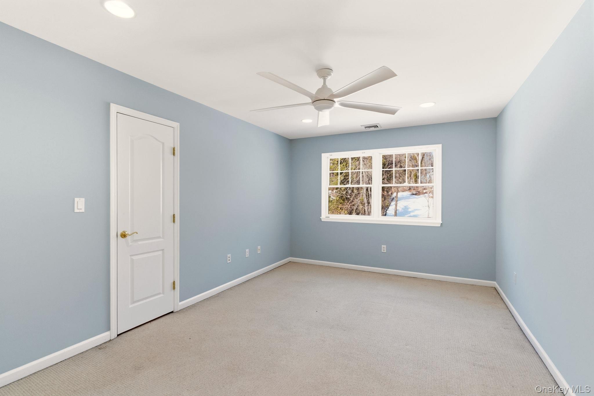 9 Mariners Court, Centerport, NY 11721