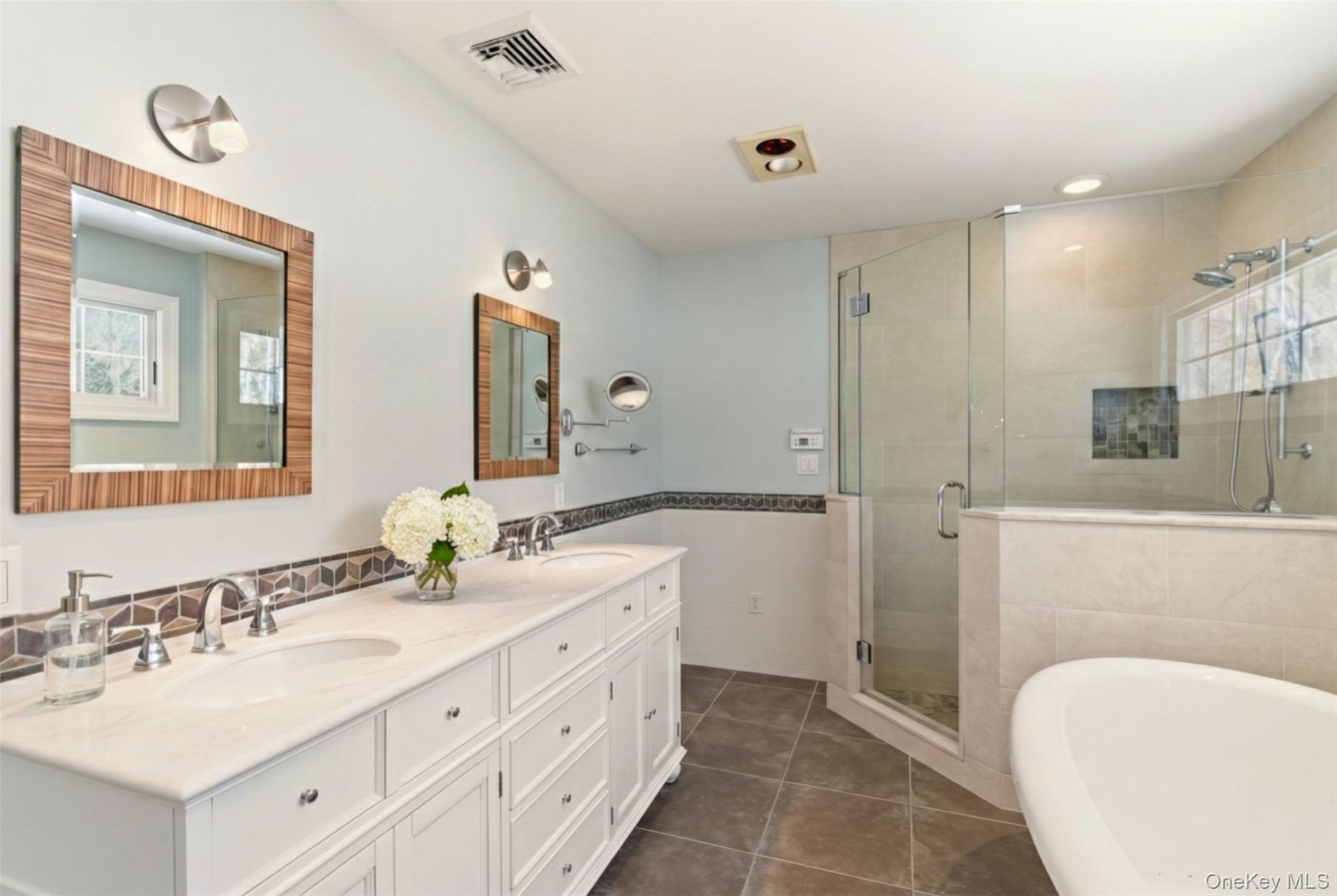 9 Mariners Court, Centerport, NY 11721