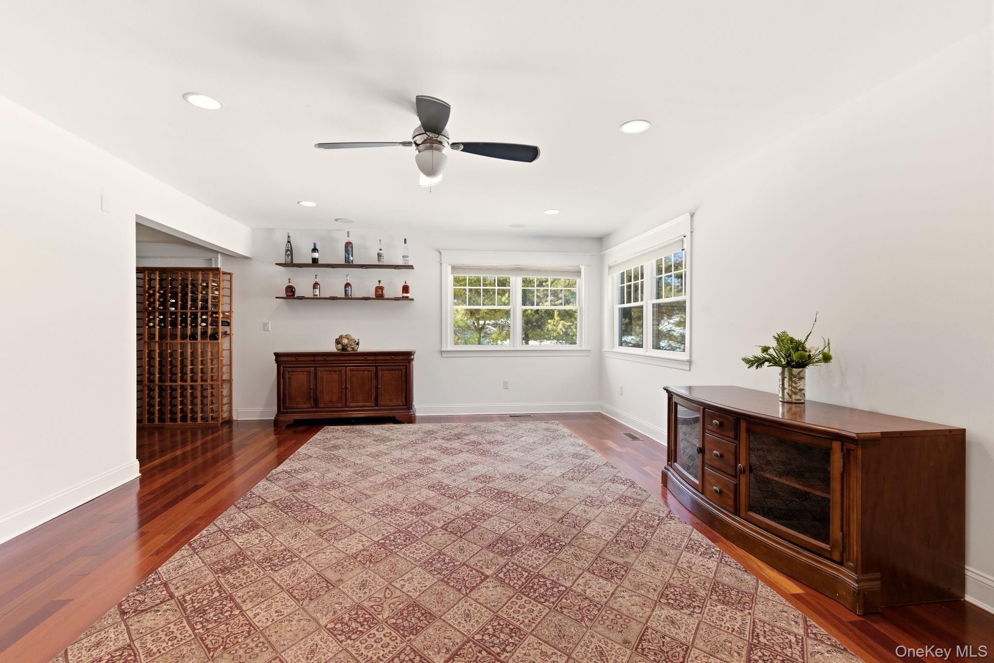 9 Mariners Court, Centerport, NY 11721