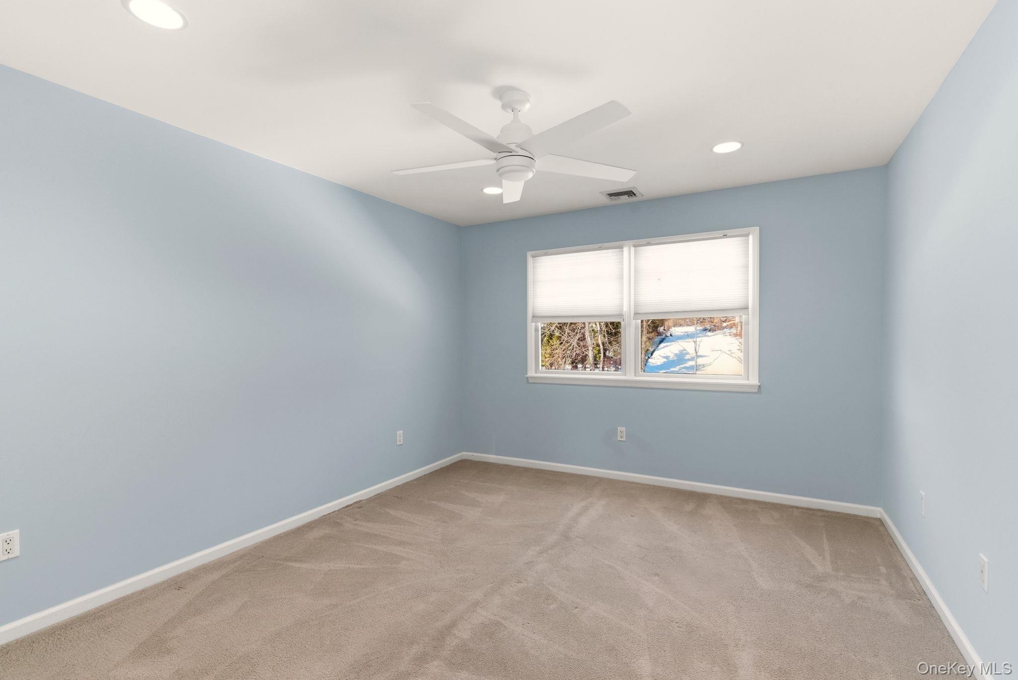 9 Mariners Court, Centerport, NY 11721