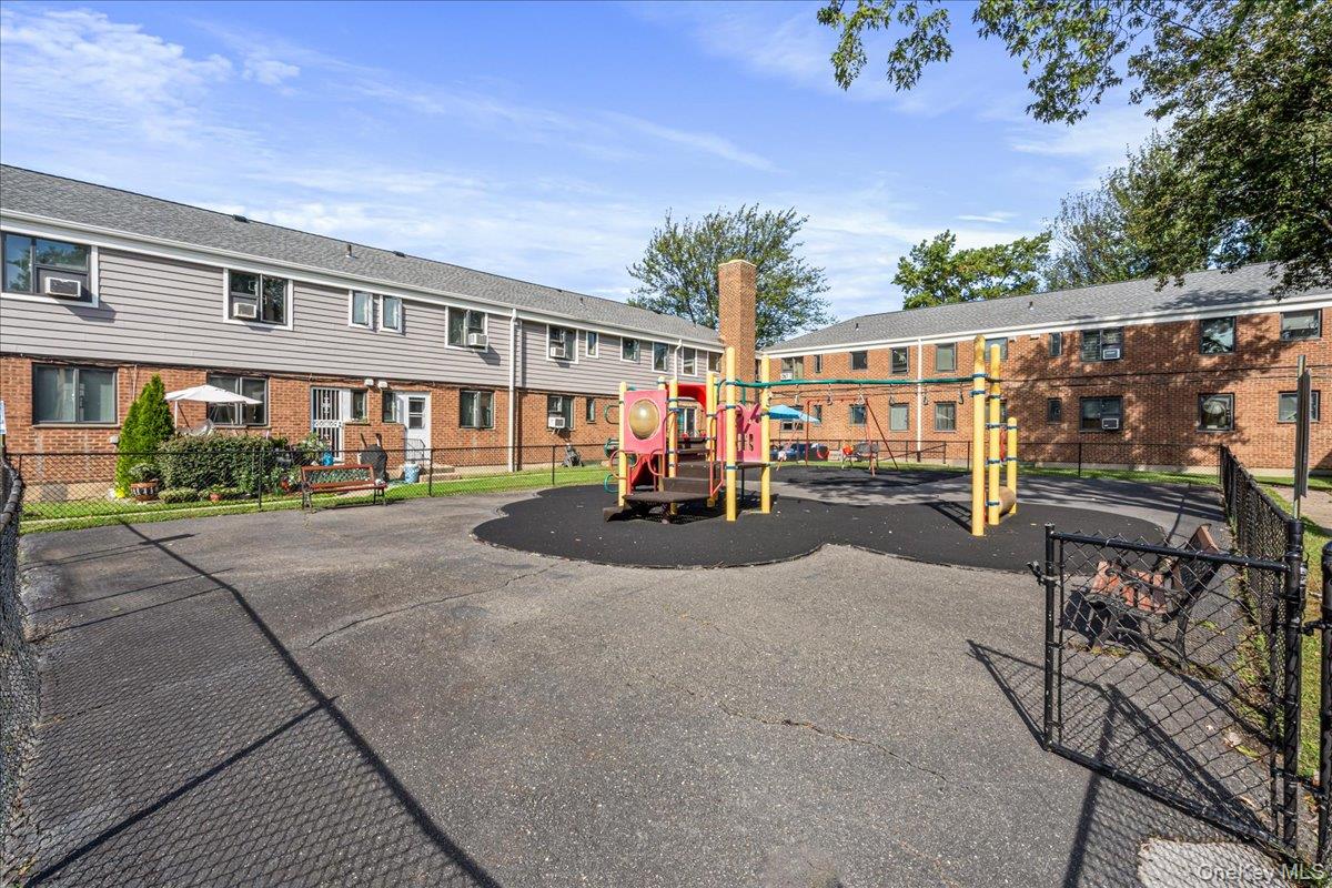 67-49 Bell Boulevard # 2, Bayside, NY 11364