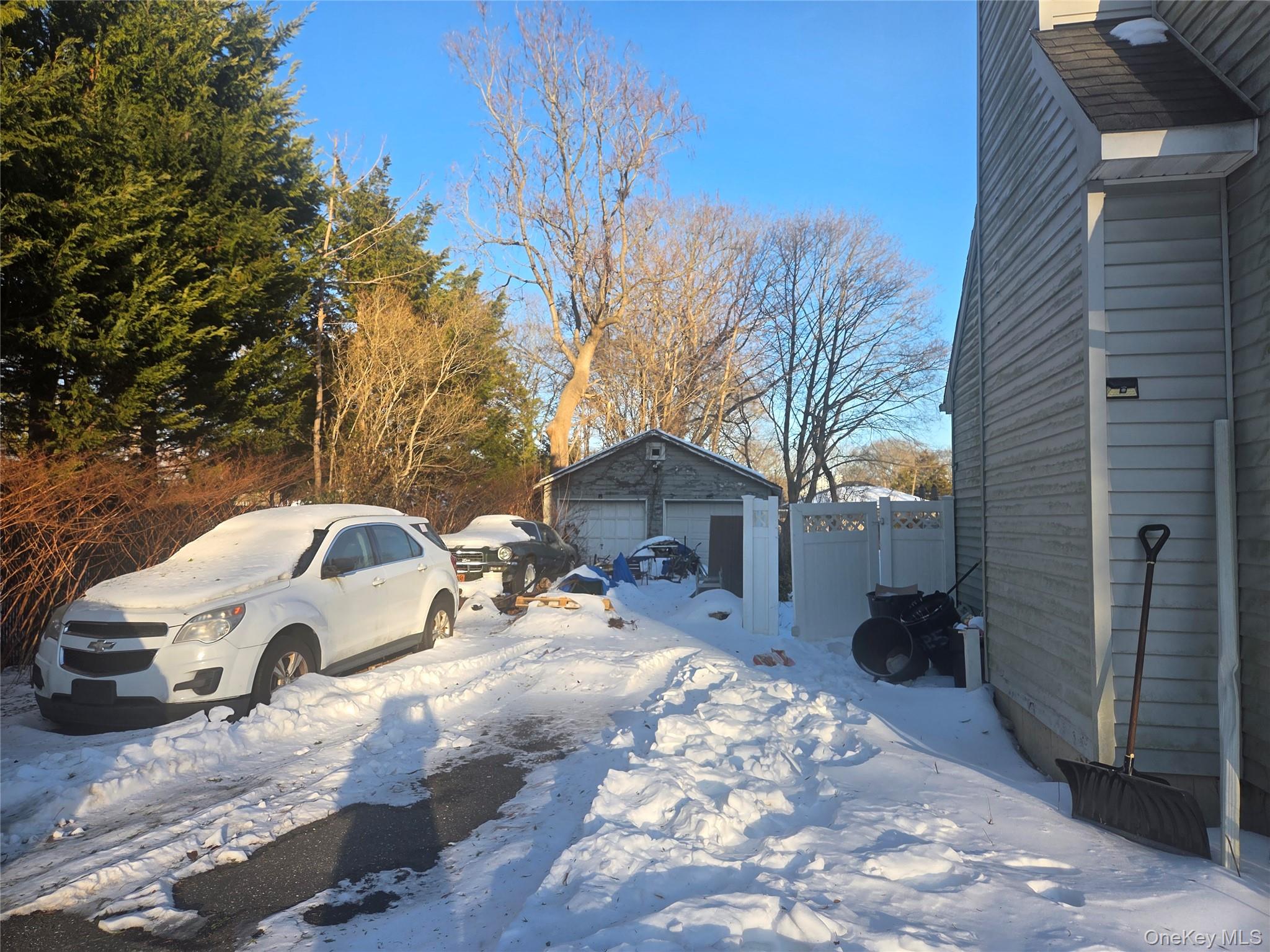 2525 Locust Avenue, Ronkonkoma, NY 11779