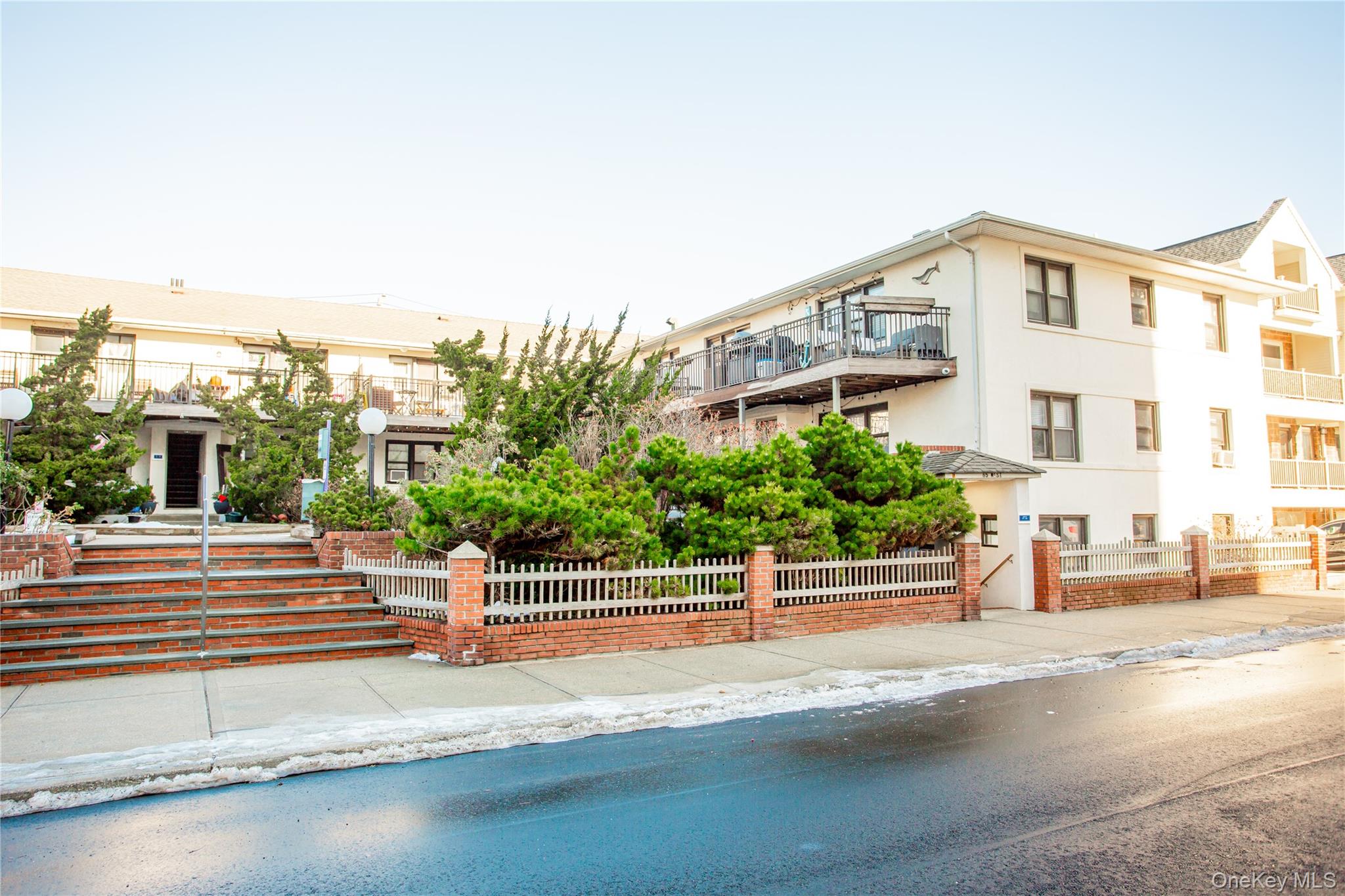 65 W Broadway # 2G, Long Beach, NY 11561