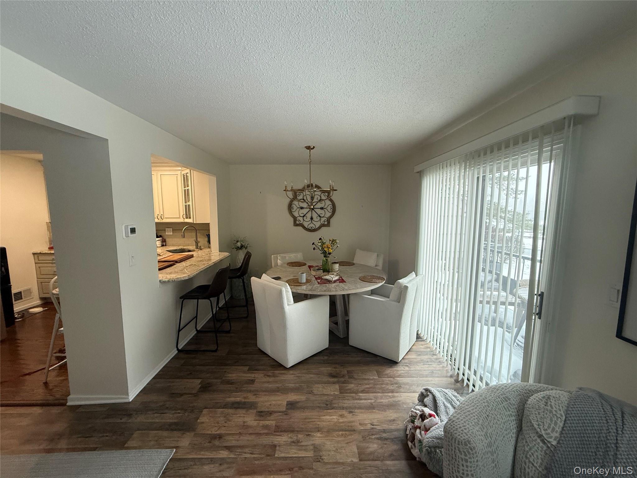 211 Treetop Circle, Nanuet, NY 10954