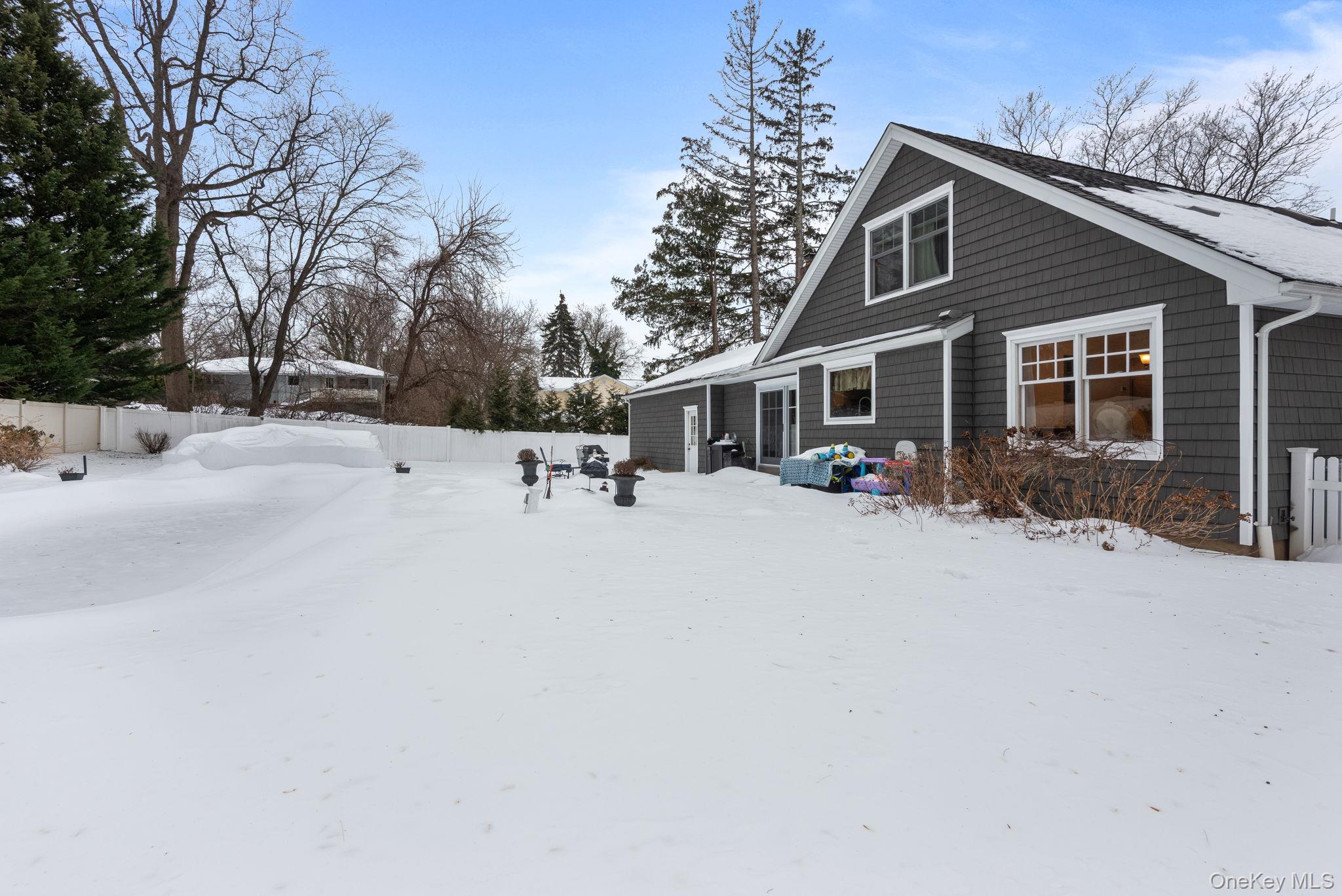 4 Abbington Place, Northport, NY 11768