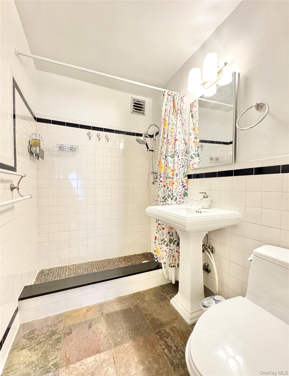 86-15 Broadway # 3H, Elmhurst, NY 11373