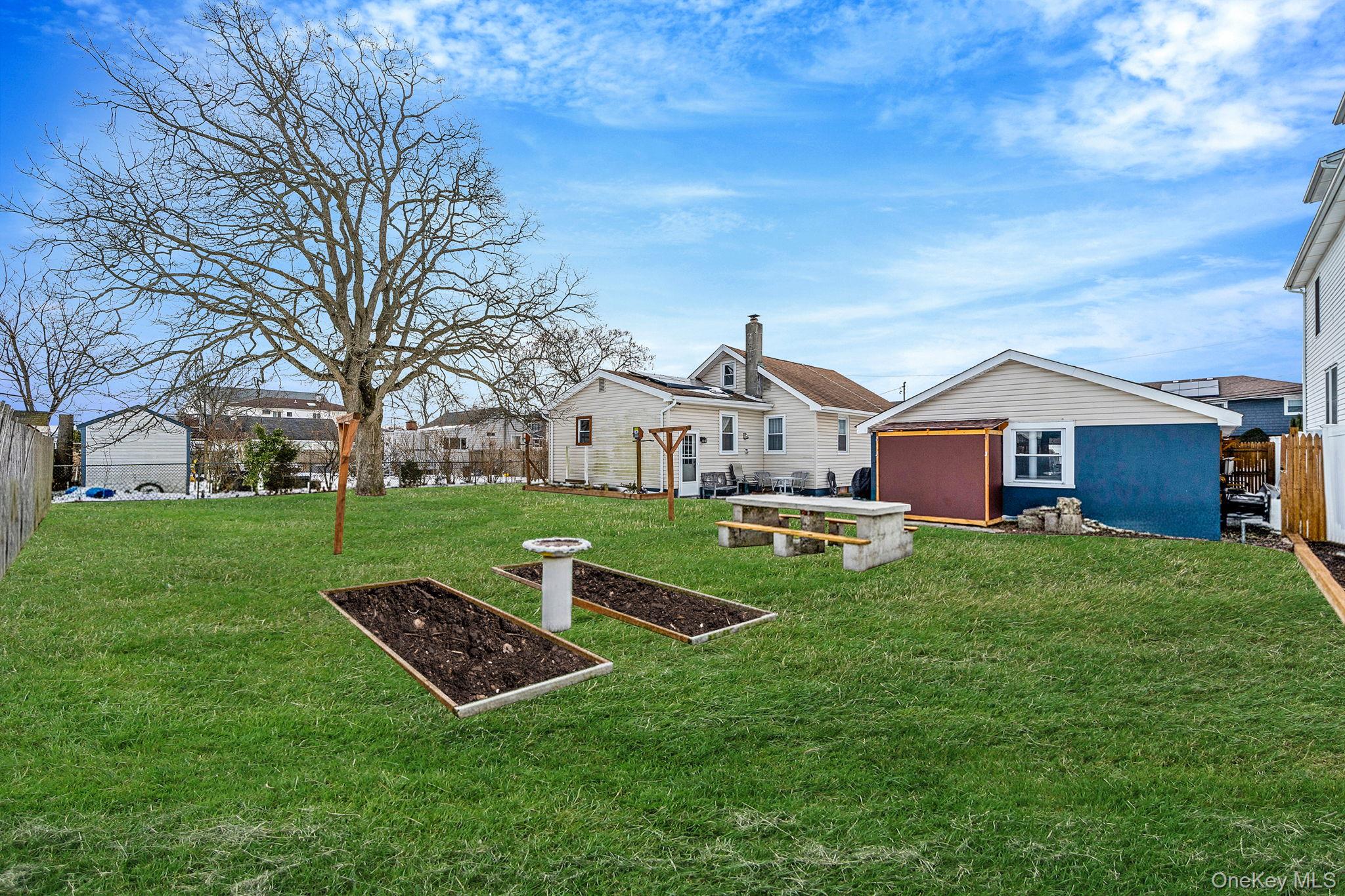 924 S 4th Street, Lindenhurst, NY 11757