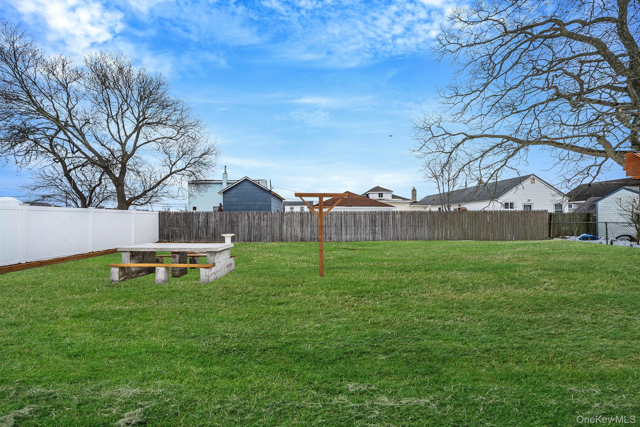 924 S 4th Street, Lindenhurst, NY 11757