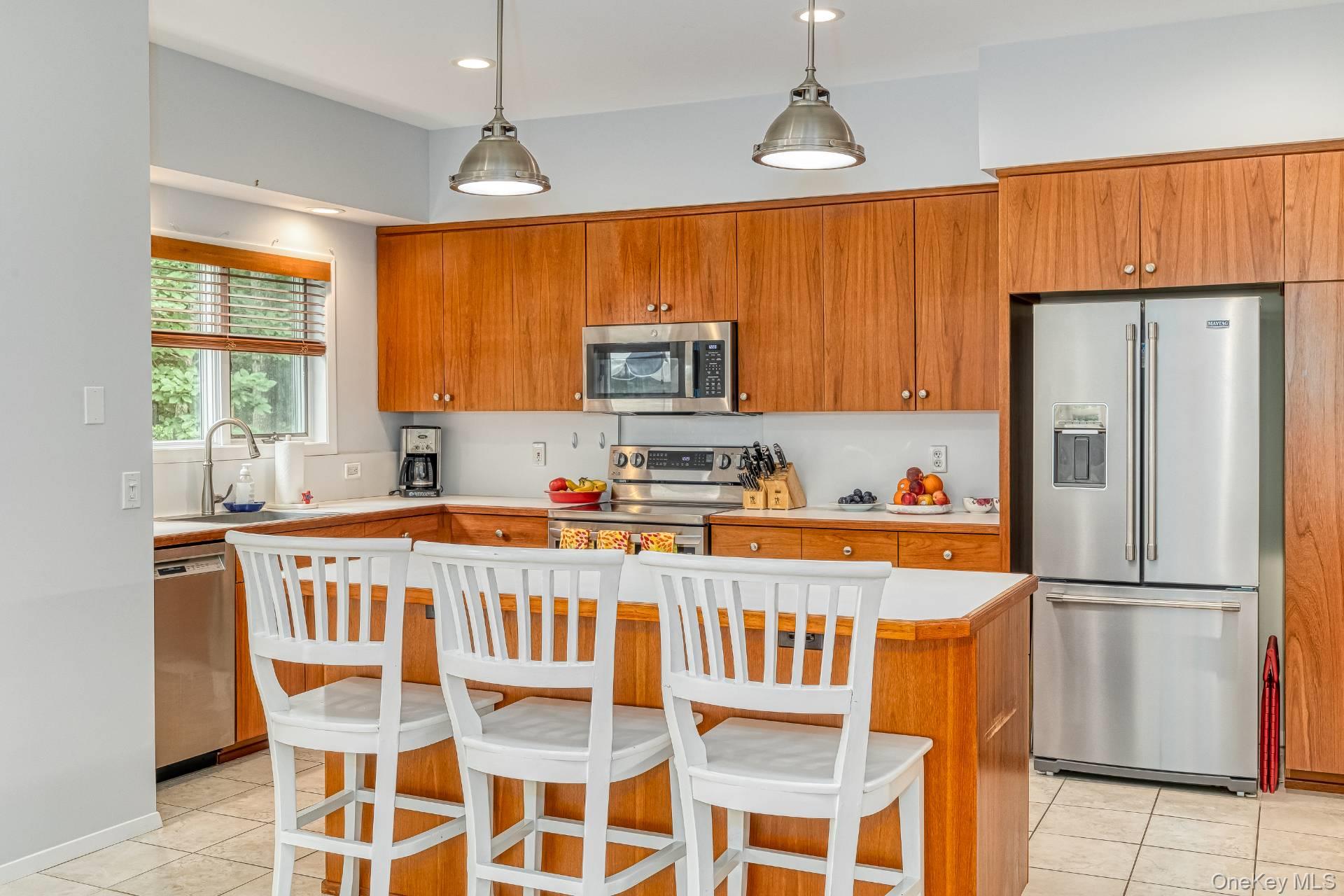 17 Crescent Way, Shelter Island, NY 11964