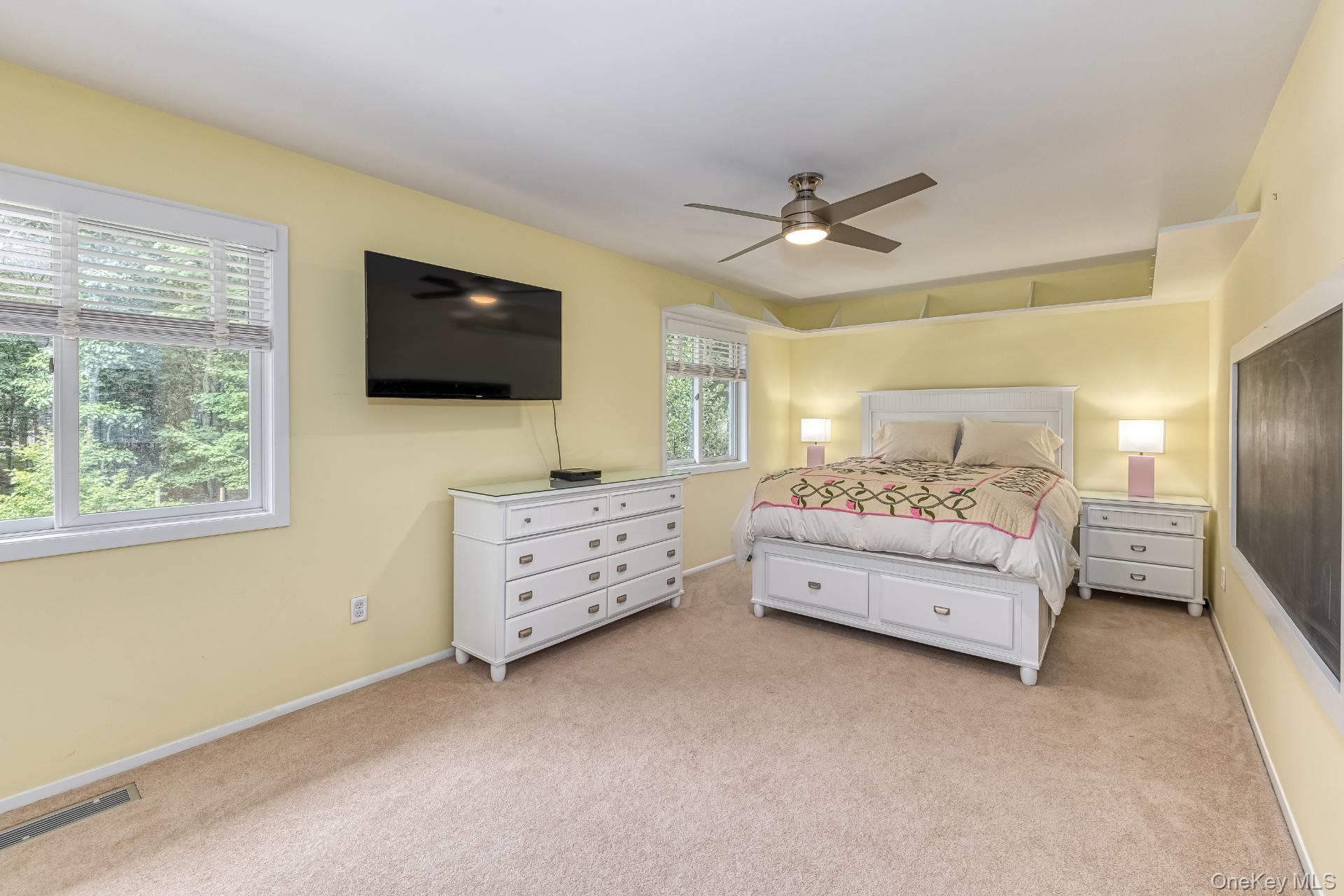 17 Crescent Way, Shelter Island, NY 11964