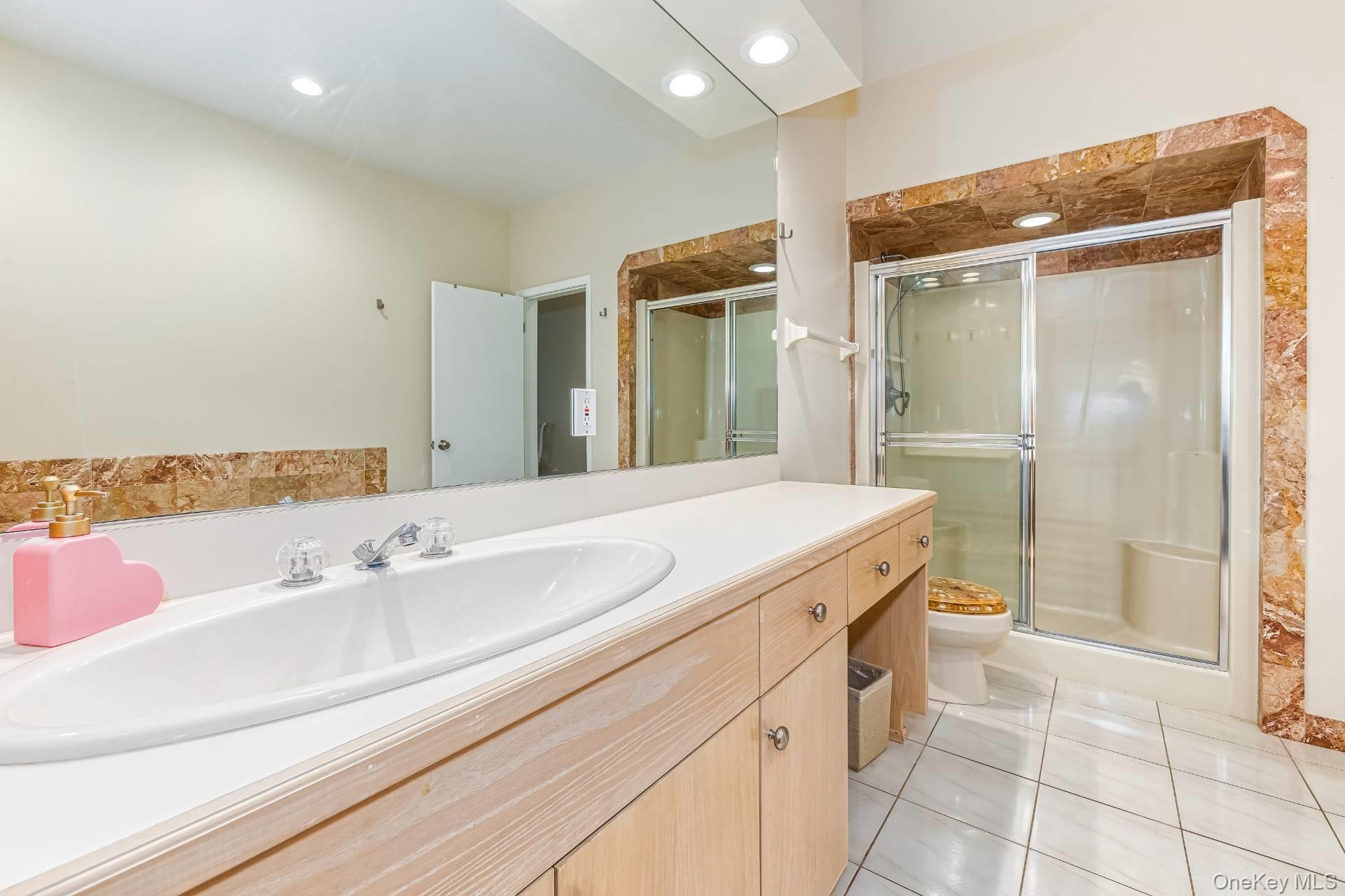 17 Crescent Way, Shelter Island, NY 11964