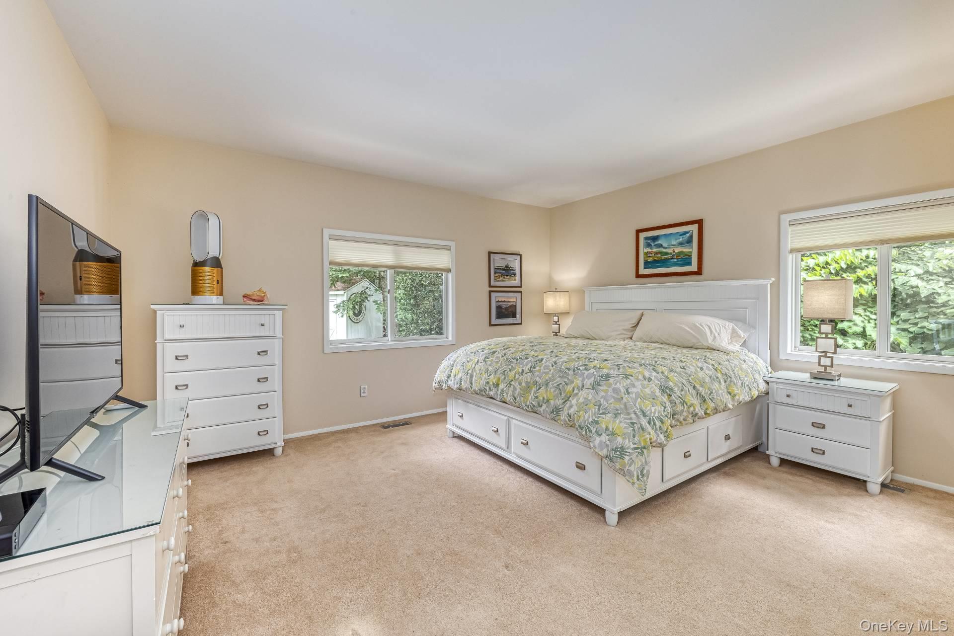 17 Crescent Way, Shelter Island, NY 11964