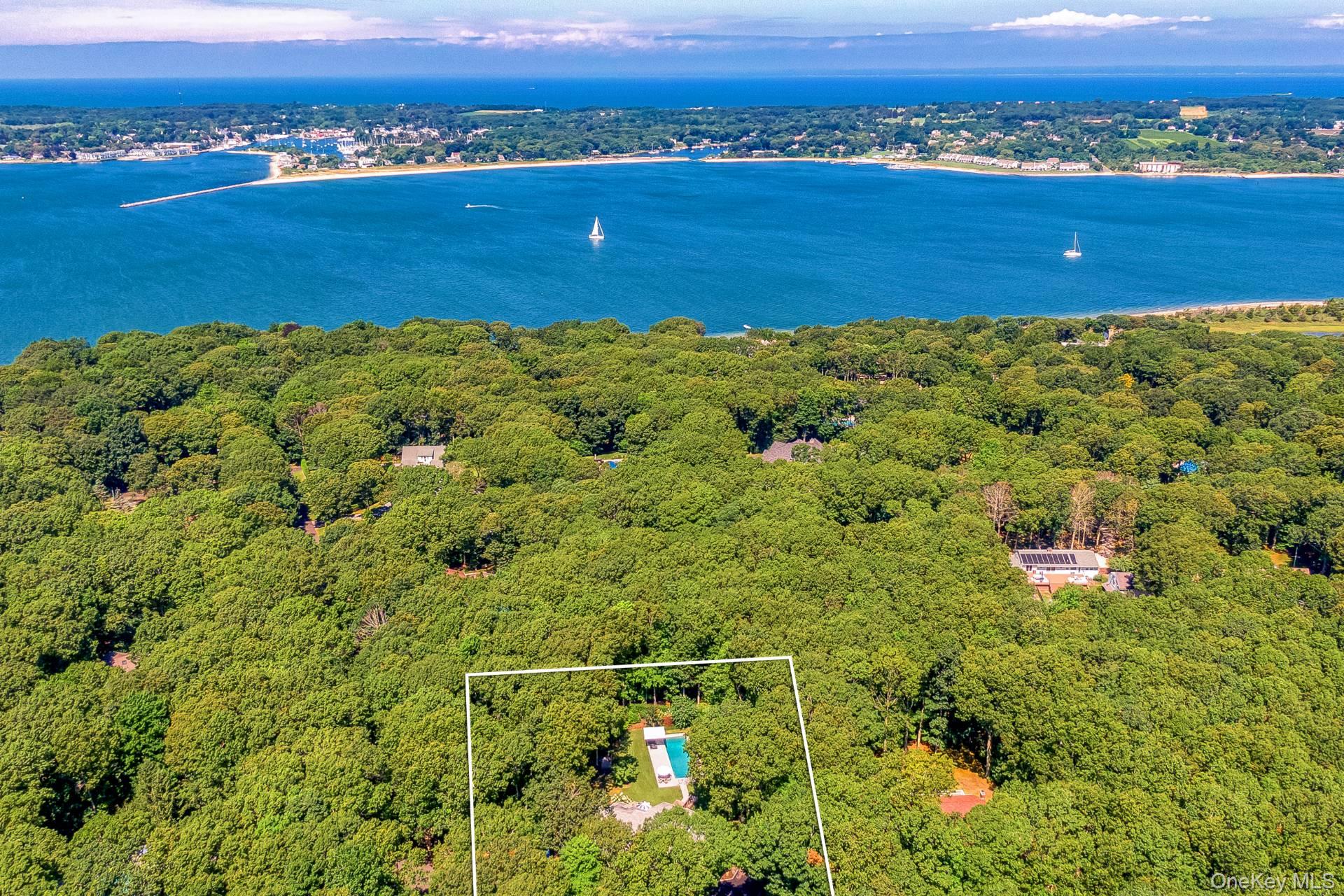 17 Crescent Way, Shelter Island, NY 11964