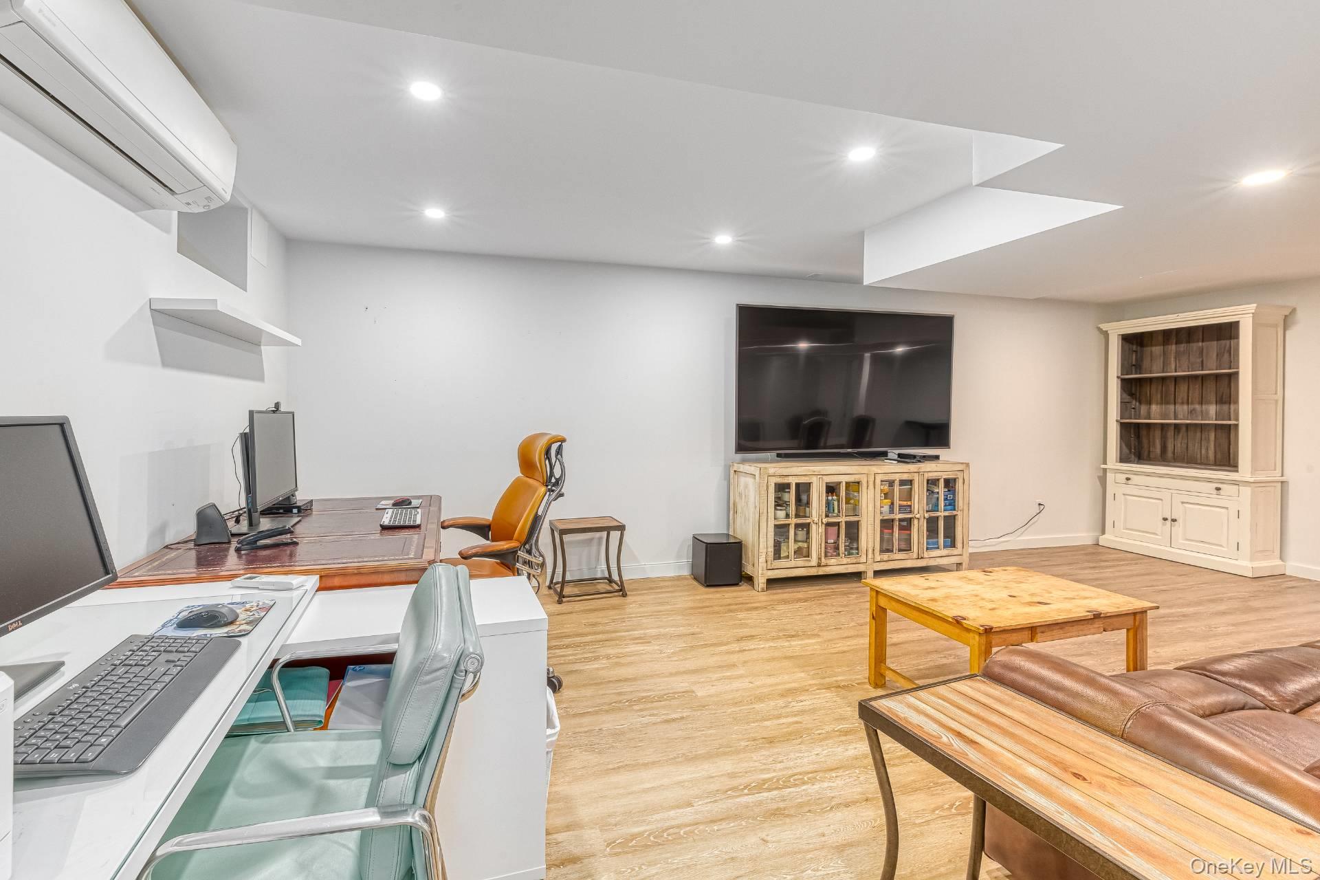 17 Crescent Way, Shelter Island, NY 11964