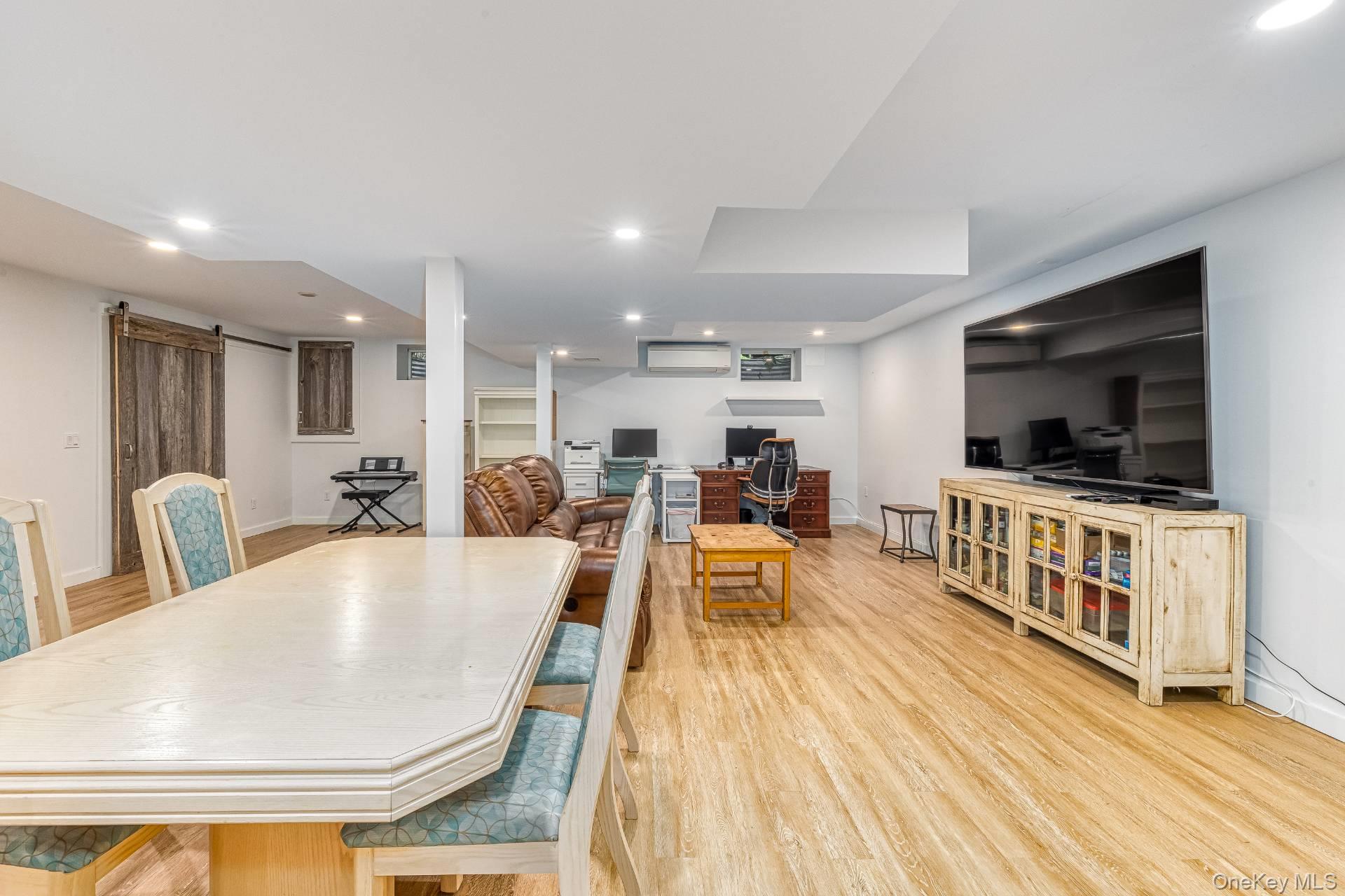 17 Crescent Way, Shelter Island, NY 11964