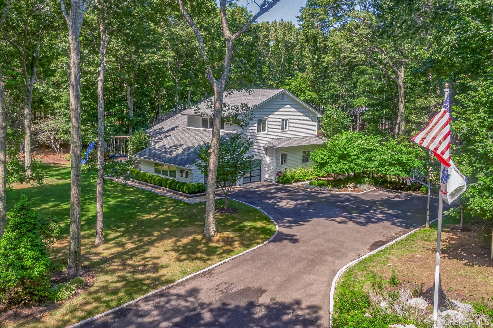 17 Crescent Way, Shelter Island, NY 11964