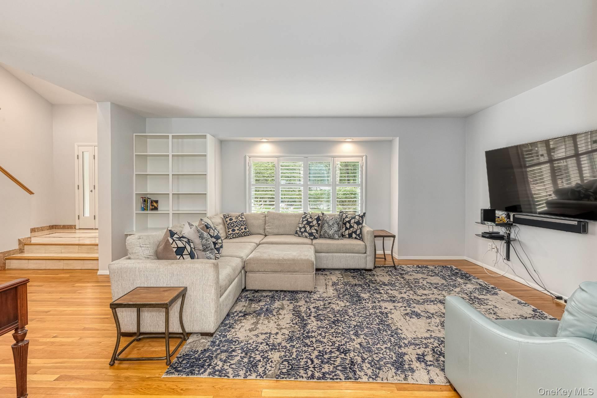 17 Crescent Way, Shelter Island, NY 11964