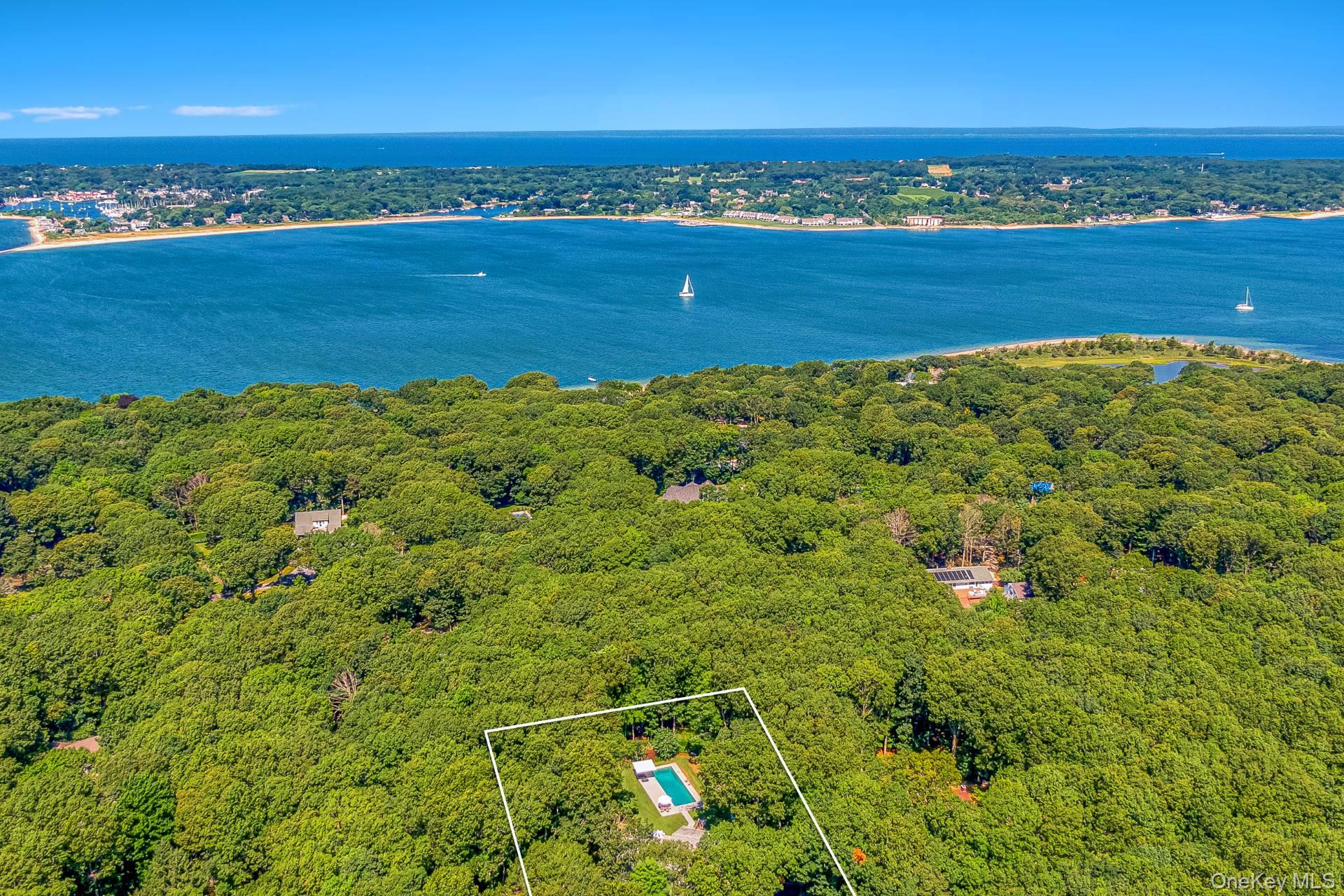 17 Crescent Way, Shelter Island, NY 11964