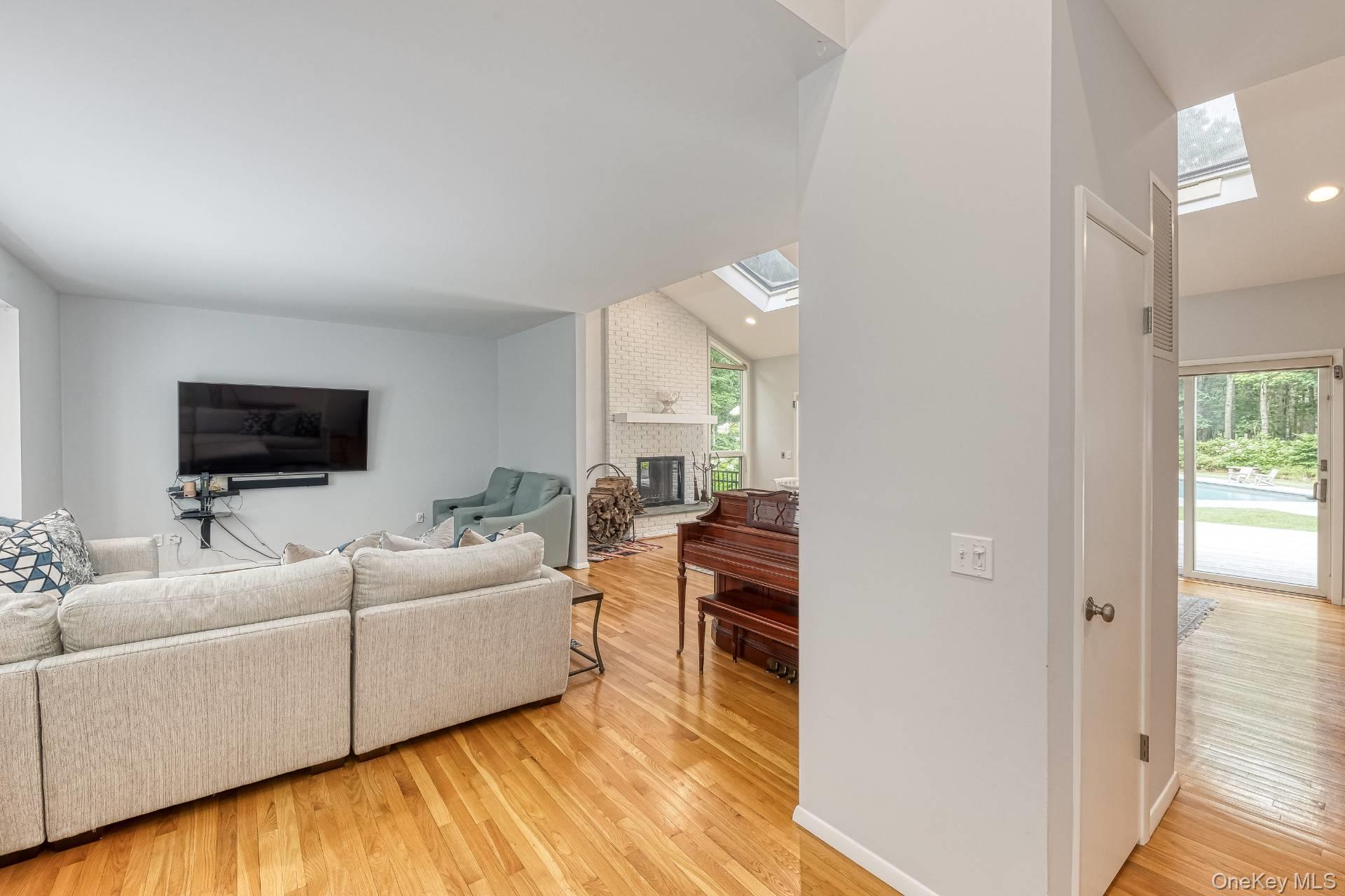 17 Crescent Way, Shelter Island, NY 11964